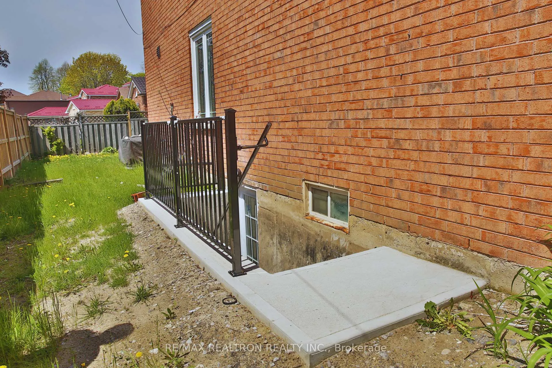 Photo 2 of Unit Bsmnt, 2 Lavery Trail, Scarborough, Highland Creek — HOMEH