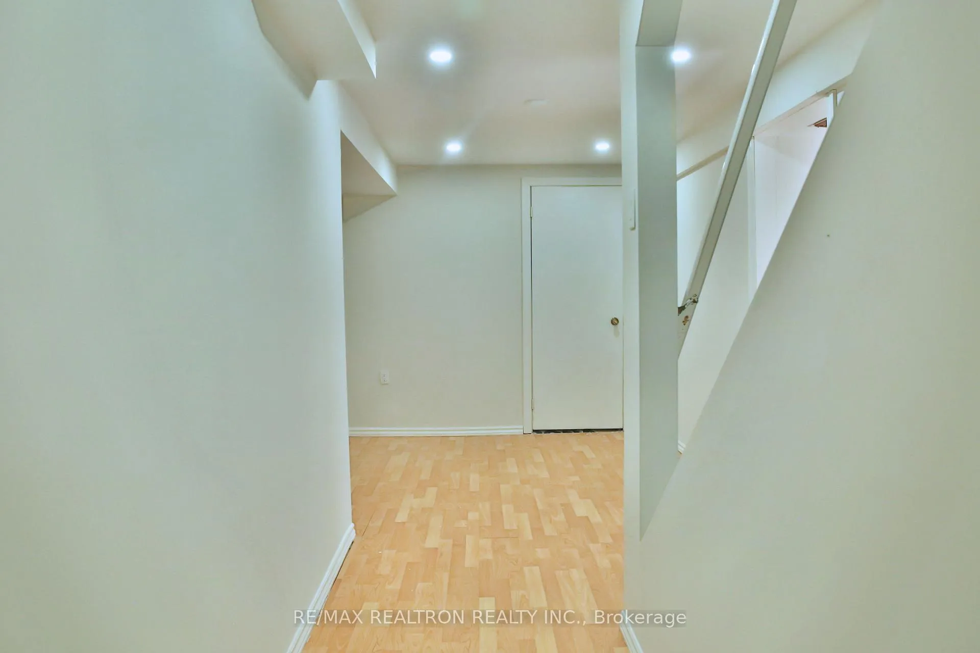 Photo 5 of Unit Bsmnt, 2 Lavery Trail, Scarborough, Highland Creek — HOMEH