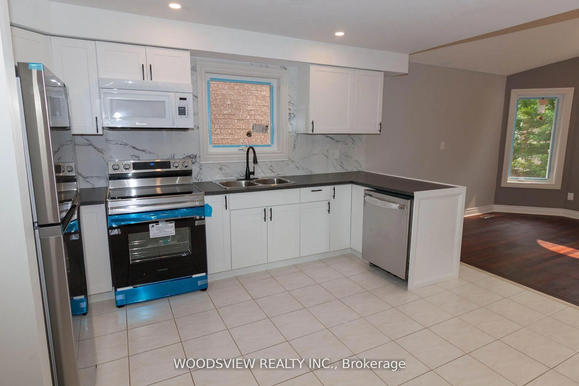 Photo 2 of 52 Rush Road, Aurora, Bayview Wellington — HOMEH