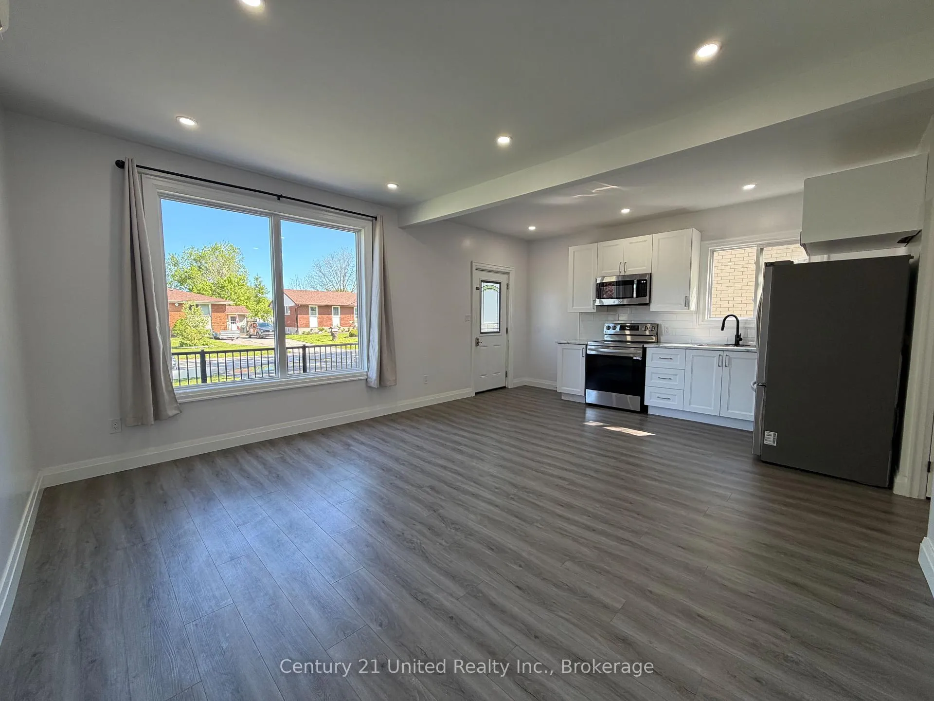 Photo 5 of Unit A, 825 Cameron Street, Peterborough, Otonabee Ward 1 — HOMEH