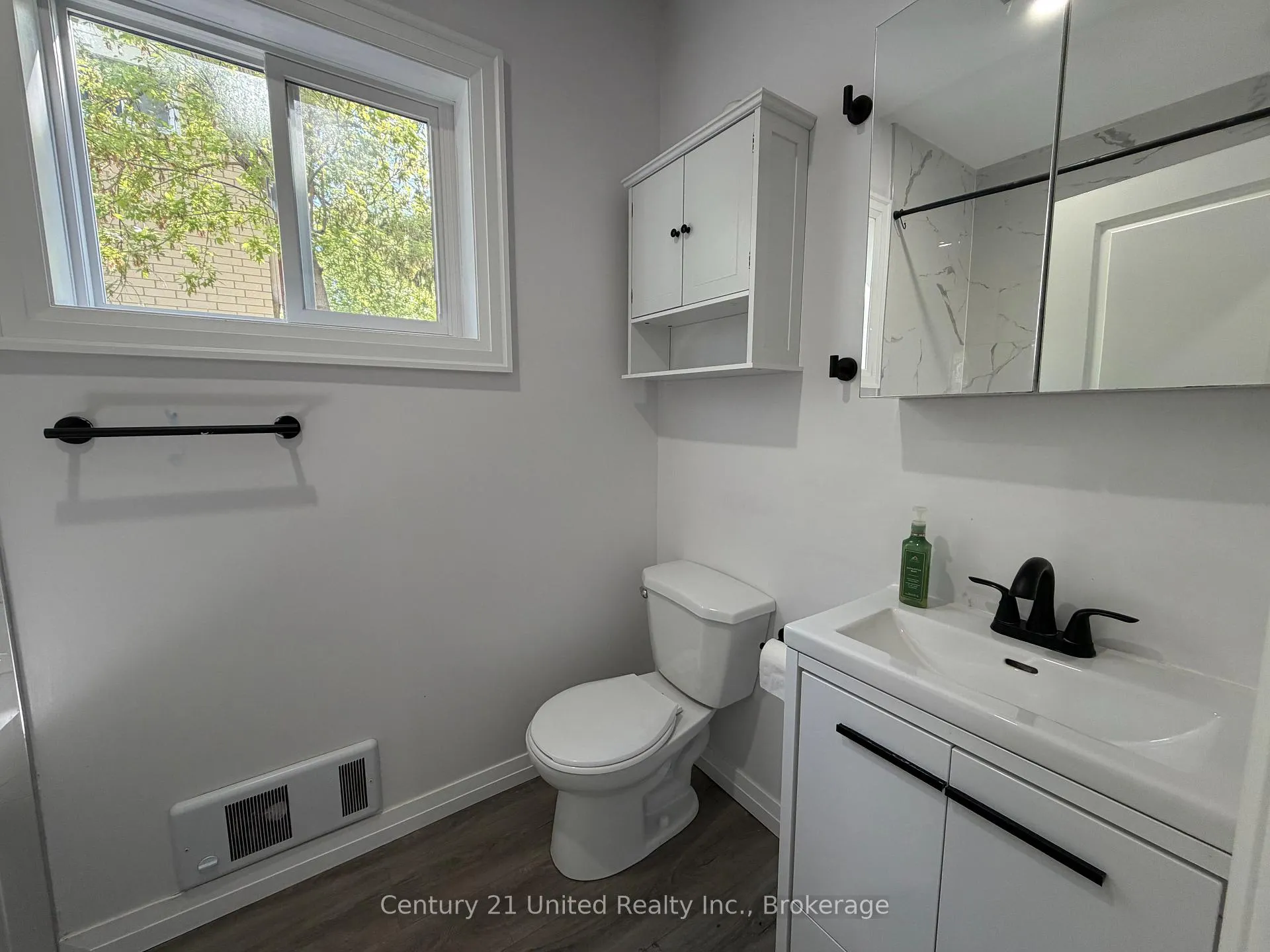 Photo 8 of Unit A, 825 Cameron Street, Peterborough, Otonabee Ward 1 — HOMEH
