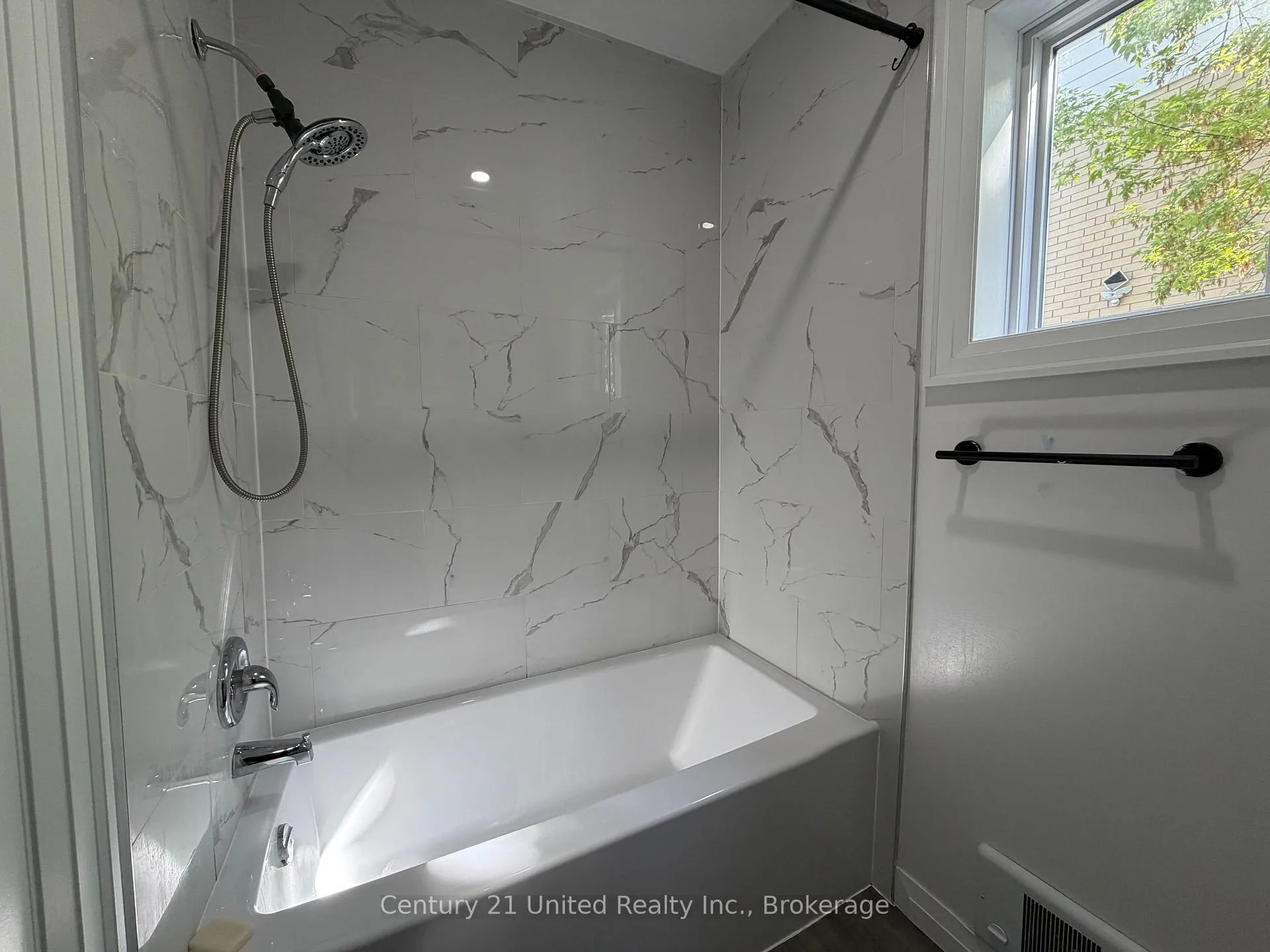 Photo 9 of Unit A, 825 Cameron Street, Peterborough, Otonabee Ward 1 — HOMEH