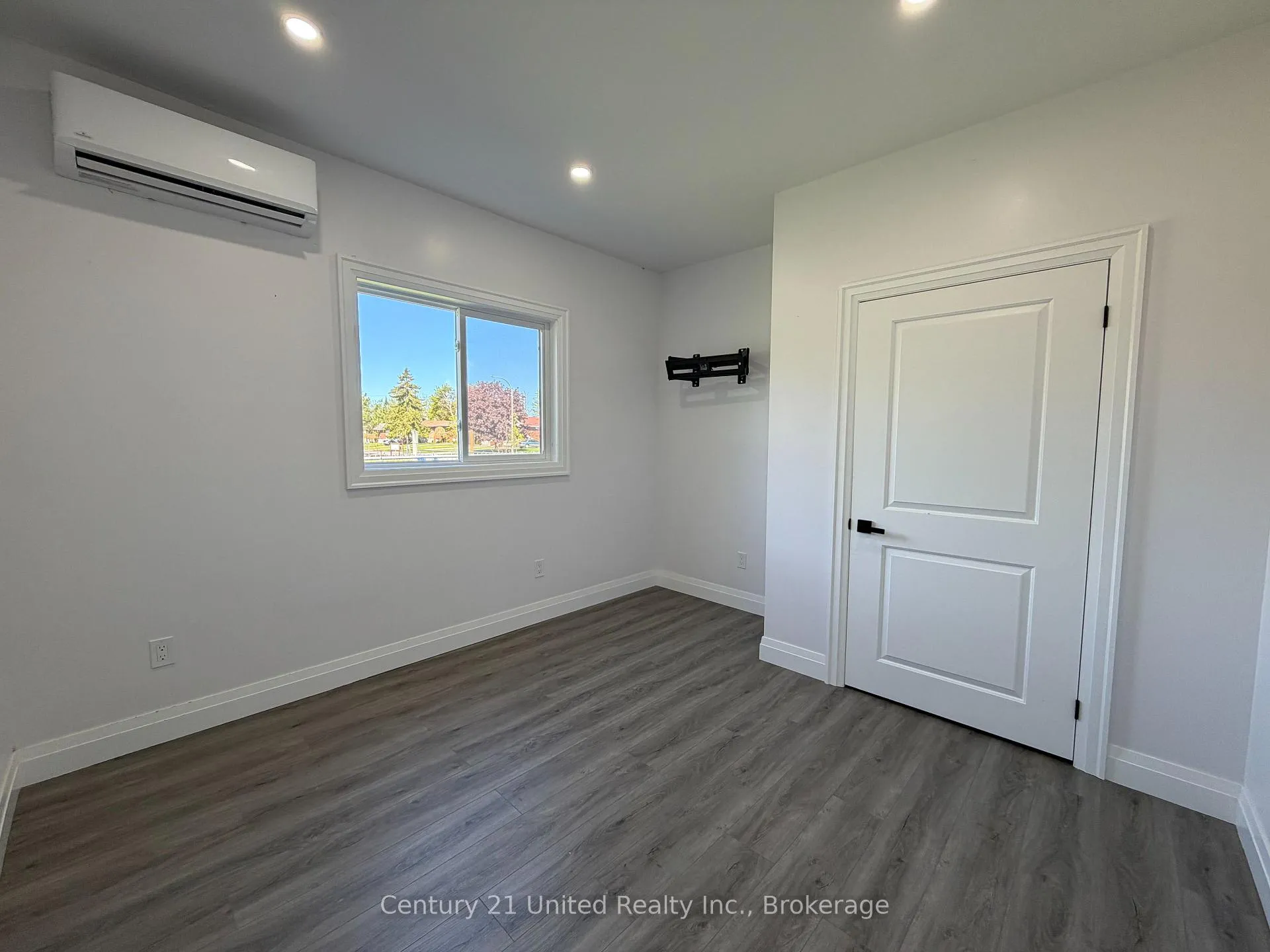Photo 10 of Unit A, 825 Cameron Street, Peterborough, Otonabee Ward 1 — HOMEH