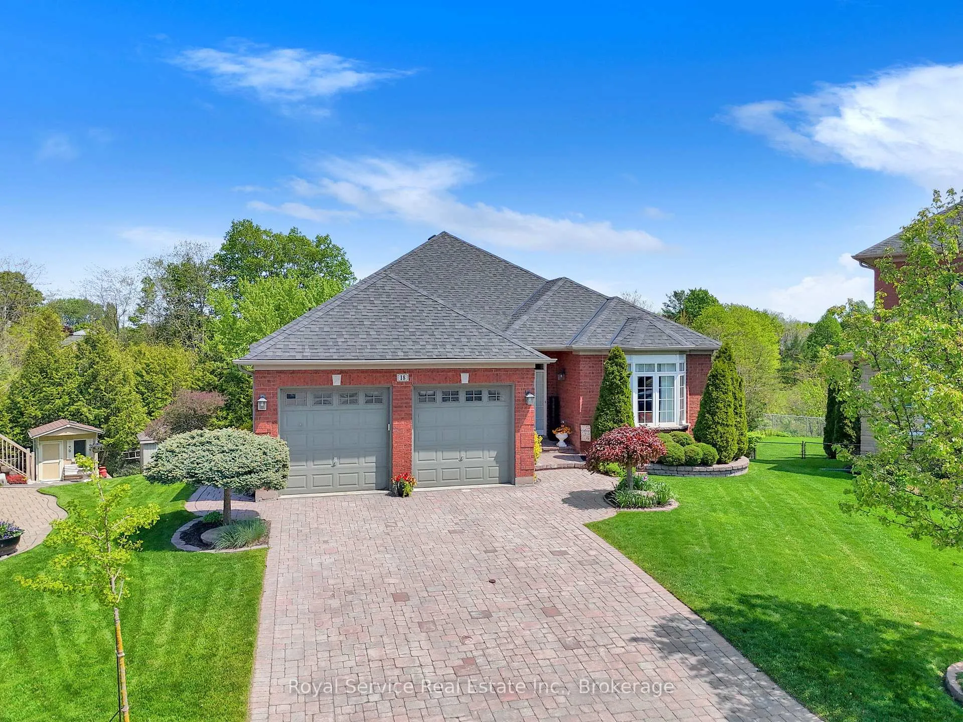 Photo 1 of 18 Dolan Court, Clarington, Bowmanville — HOMEH