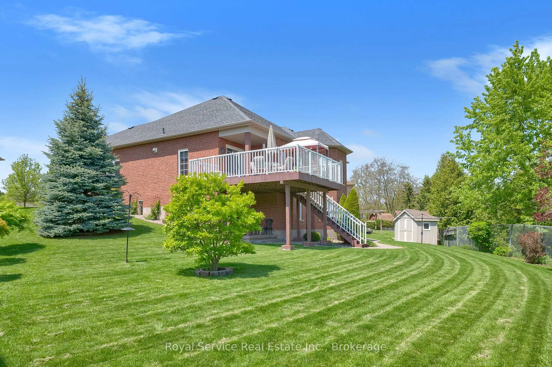 Photo 4 of 18 Dolan Court, Clarington, Bowmanville — HOMEH