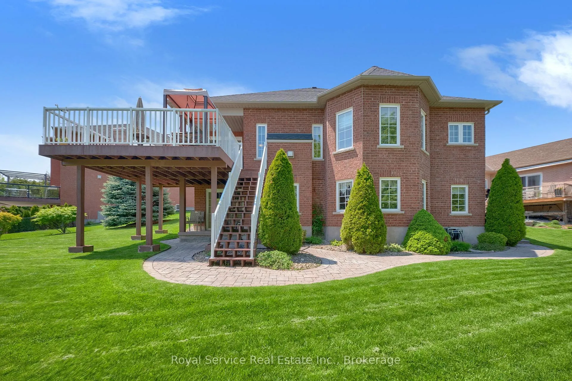 Photo 5 of 18 Dolan Court, Clarington, Bowmanville — HOMEH