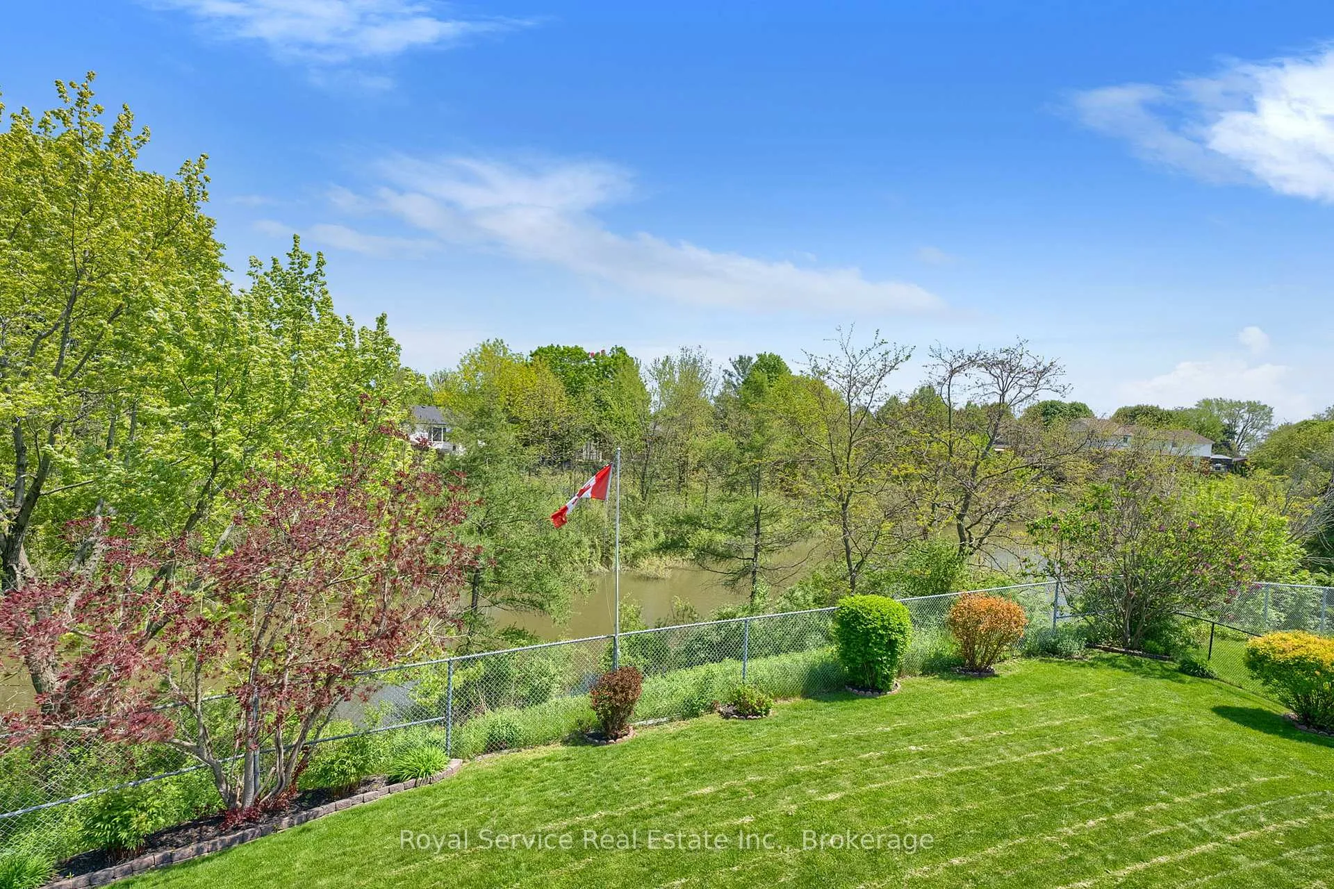 Photo 7 of 18 Dolan Court, Clarington, Bowmanville — HOMEH