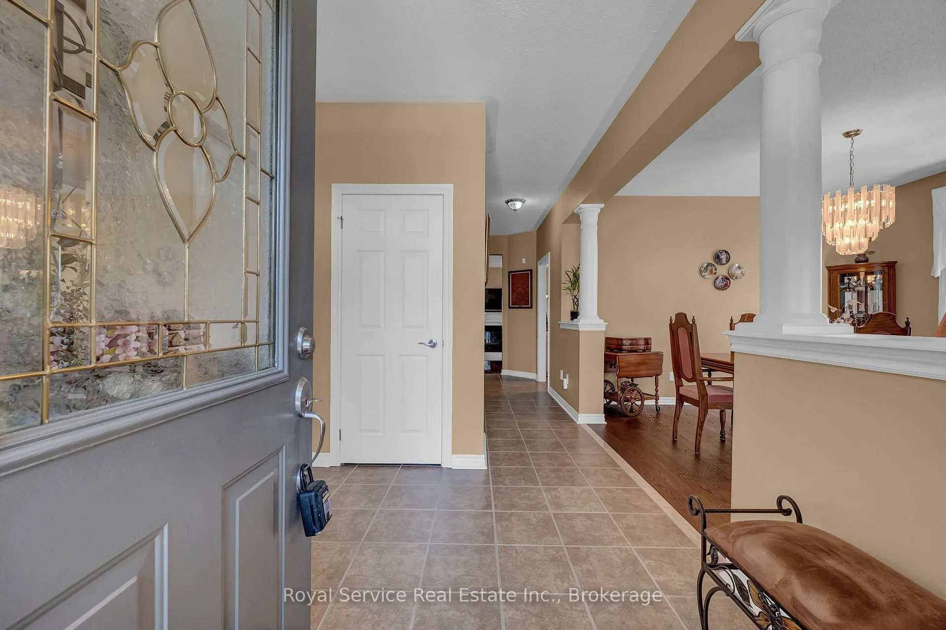 Photo 8 of 18 Dolan Court, Clarington, Bowmanville — HOMEH