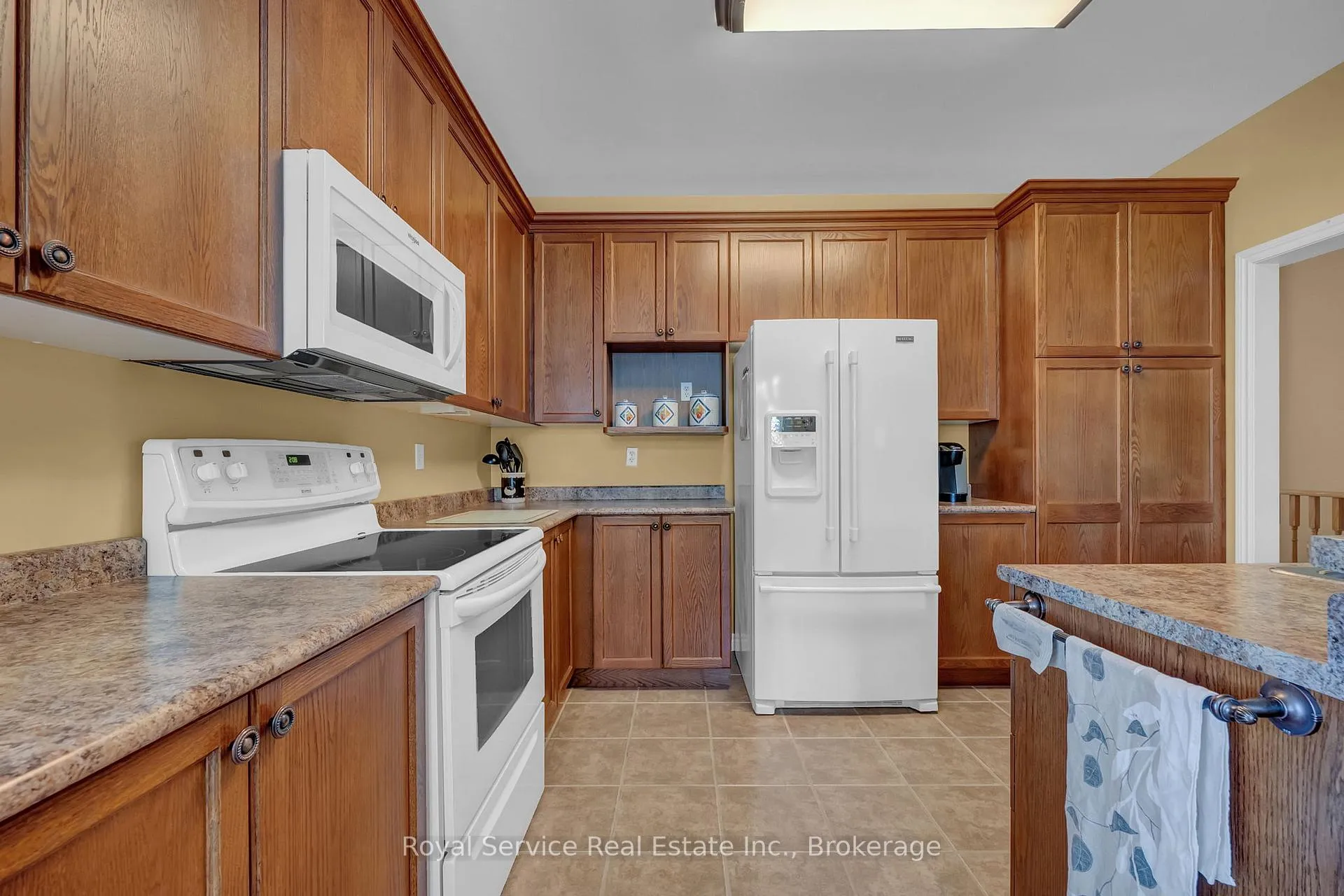 Photo 13 of 18 Dolan Court, Clarington, Bowmanville — HOMEH