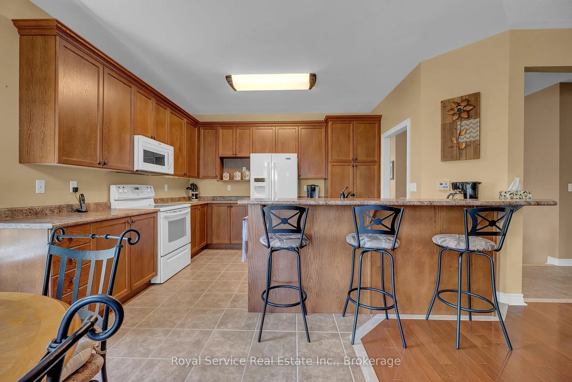 Photo 14 of 18 Dolan Court, Clarington, Bowmanville — HOMEH