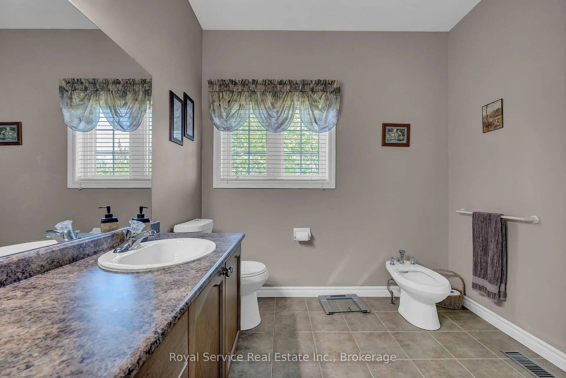 Photo 26 of 18 Dolan Court, Clarington, Bowmanville — HOMEH