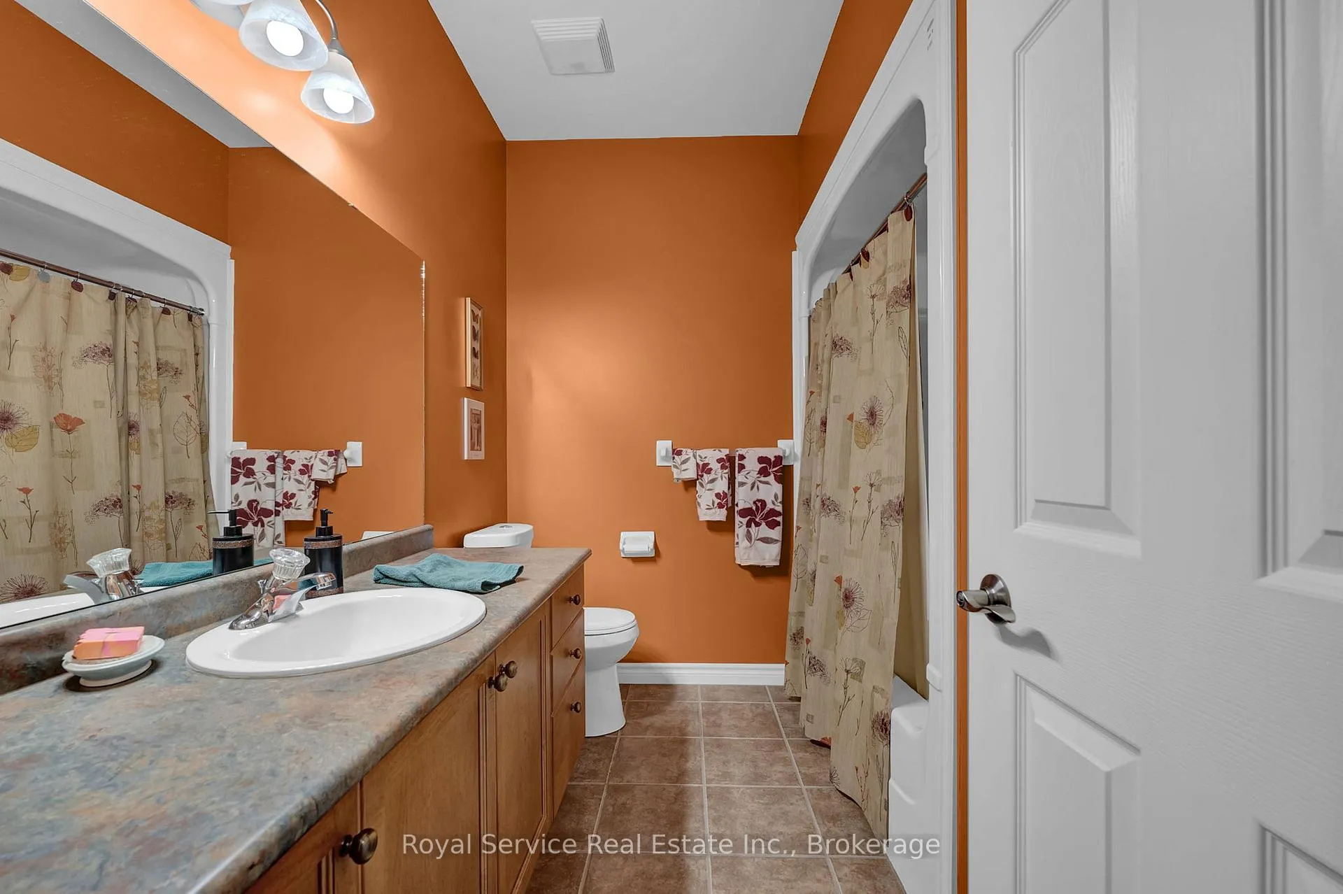 Photo 30 of 18 Dolan Court, Clarington, Bowmanville — HOMEH