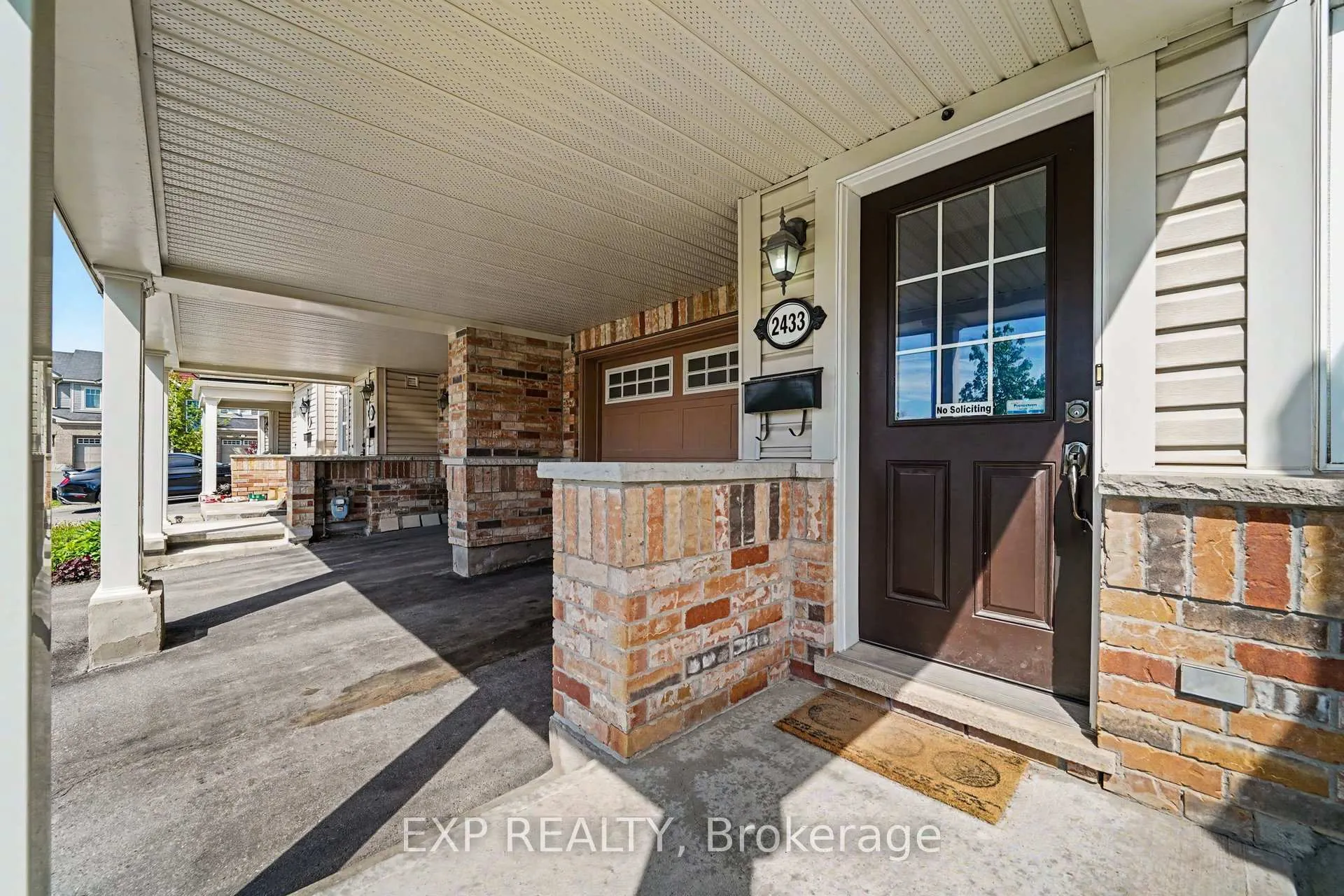 Photo 3 of 2433 Nutgrove Avenue, Ottawa, Barrhaven - Half Moon Bay — HOMEH