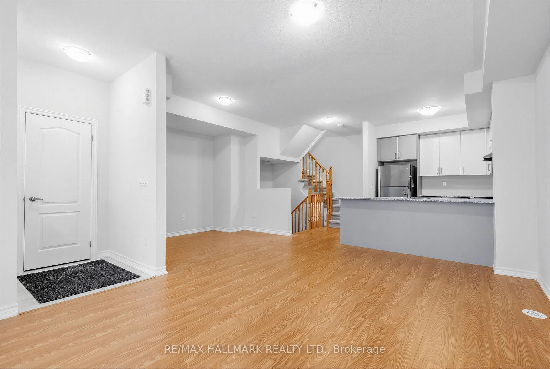 Photo 2 of Unit 25, 181 Parktree Drive, Vaughan, Maple — HOMEH