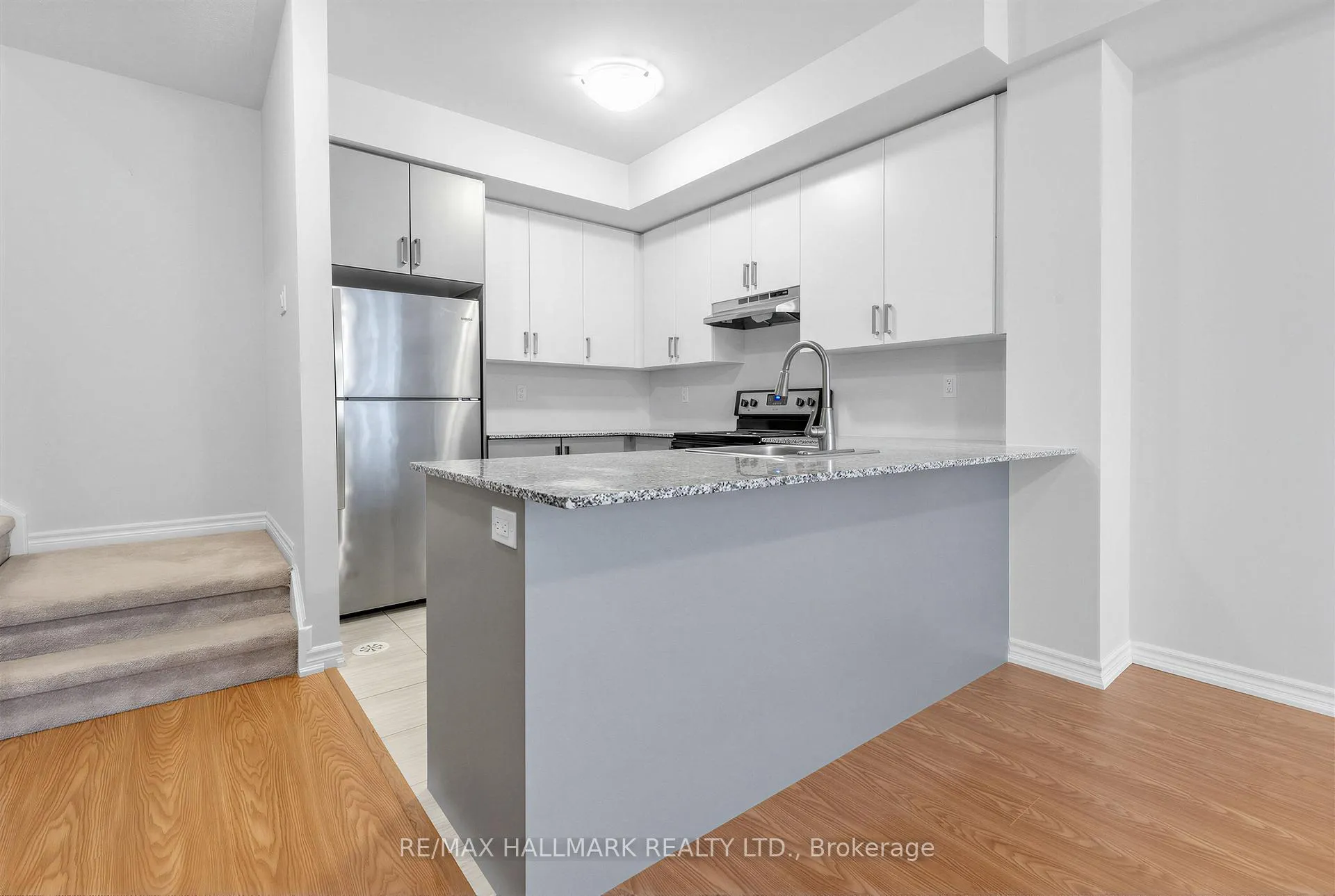 Photo 3 of Unit 25, 181 Parktree Drive, Vaughan, Maple — HOMEH
