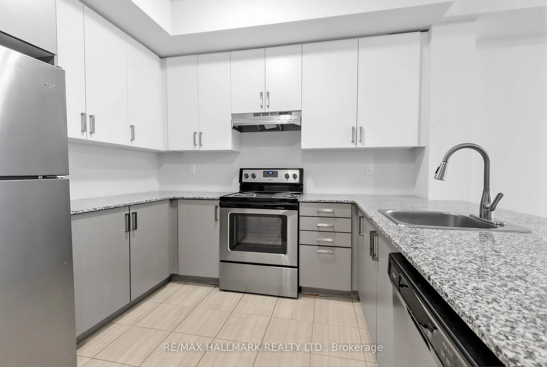 Photo 4 of Unit 25, 181 Parktree Drive, Vaughan, Maple — HOMEH