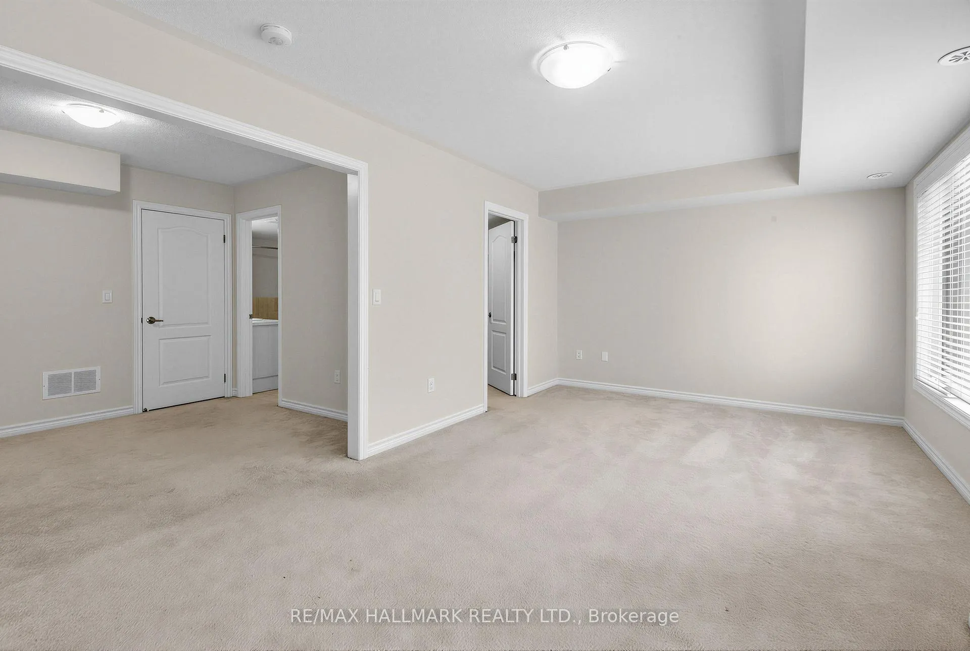 Photo 5 of Unit 25, 181 Parktree Drive, Vaughan, Maple — HOMEH