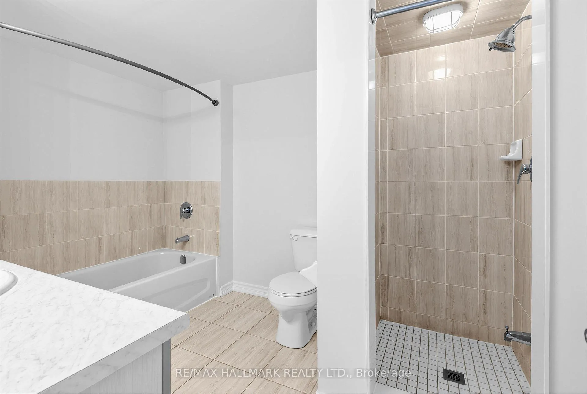 Photo 7 of Unit 25, 181 Parktree Drive, Vaughan, Maple — HOMEH