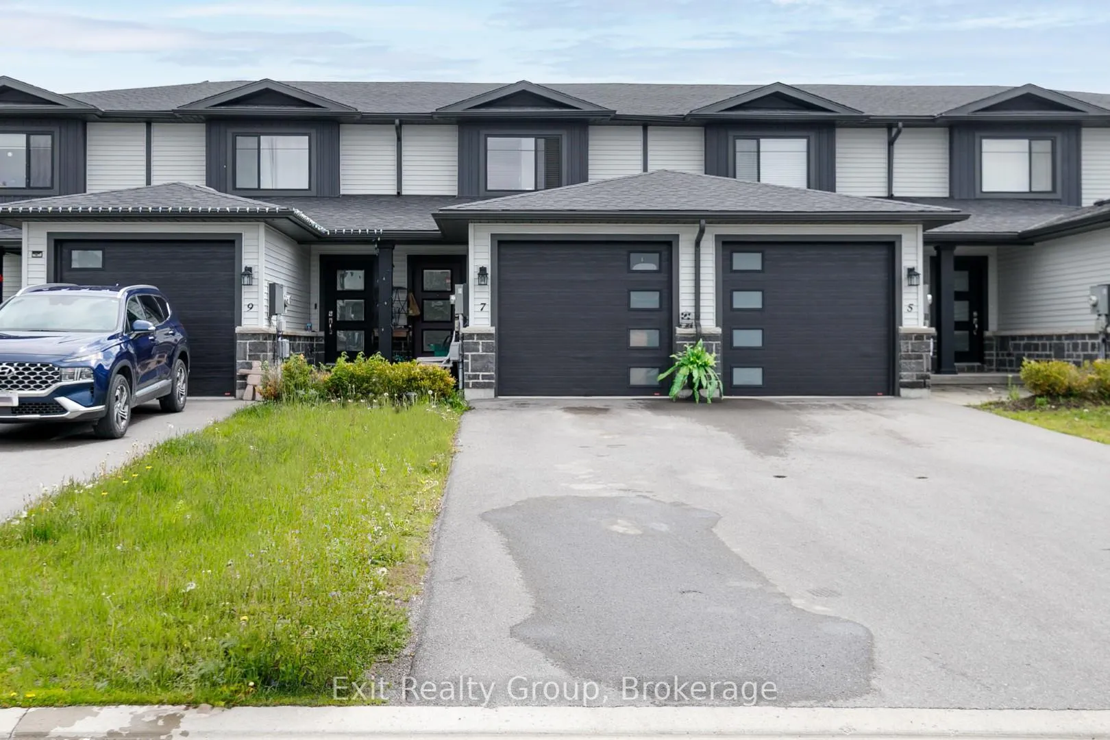 Photo 1 of 7 Dewal Place, Belleville, Belleville Ward — HOMEH
