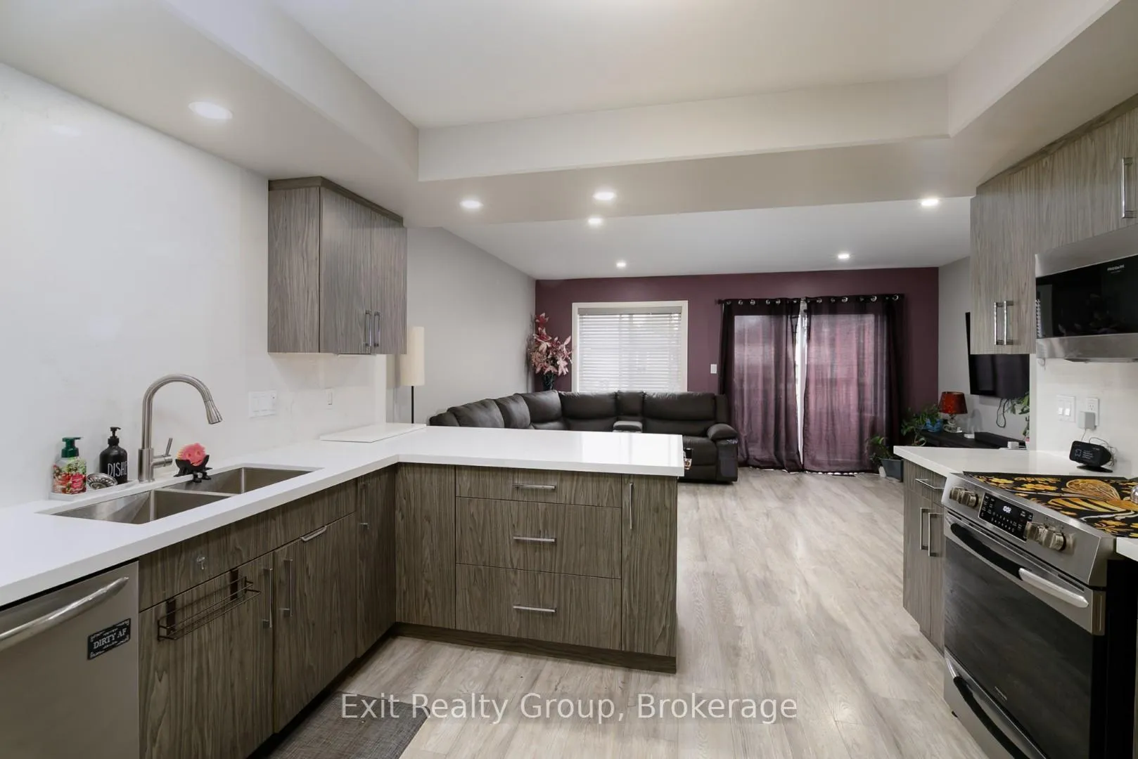 Photo 5 of 7 Dewal Place, Belleville, Belleville Ward — HOMEH