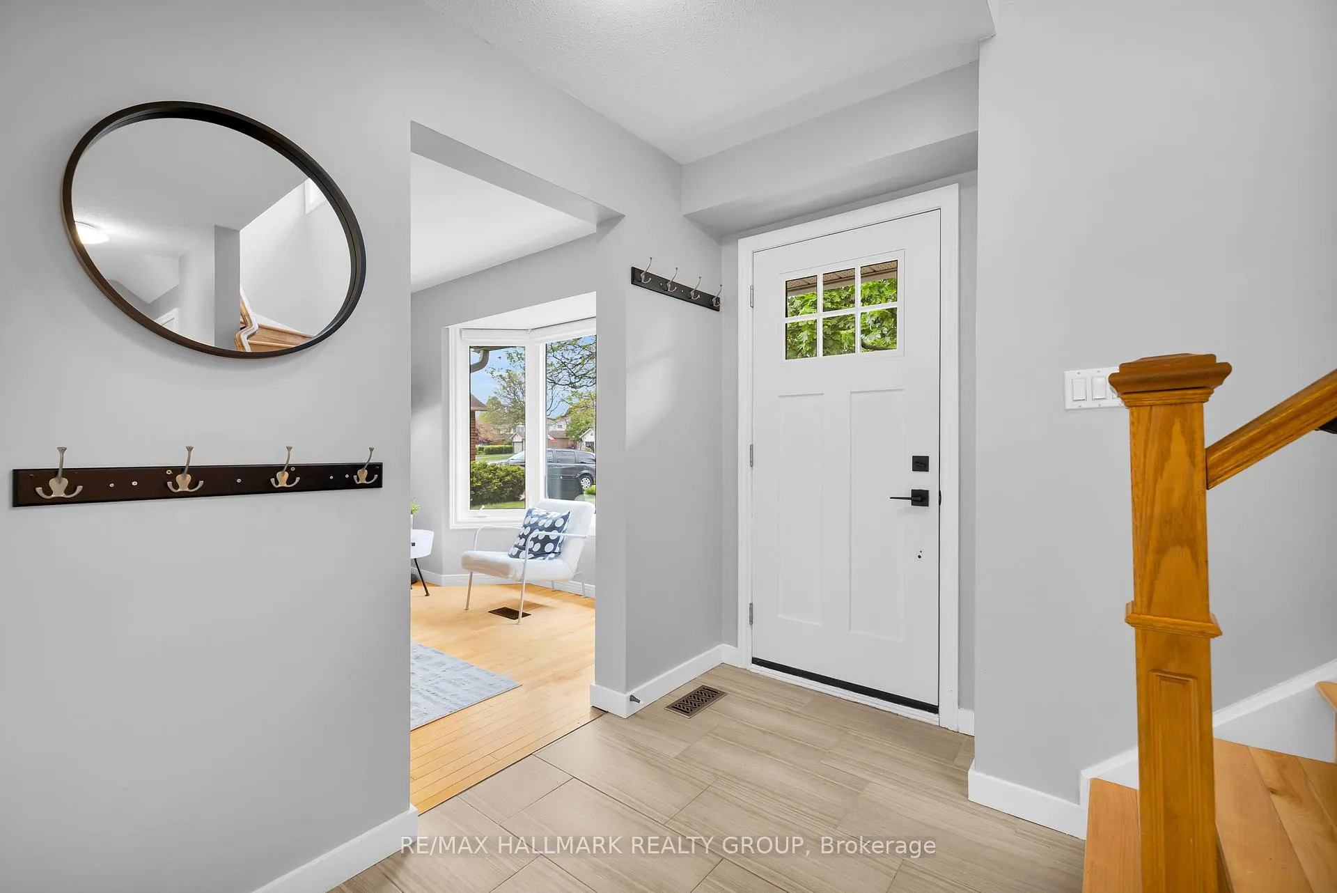 Photo 4 of 1089 Chablis Park, Ottawa, Convent Glen — HOMEH