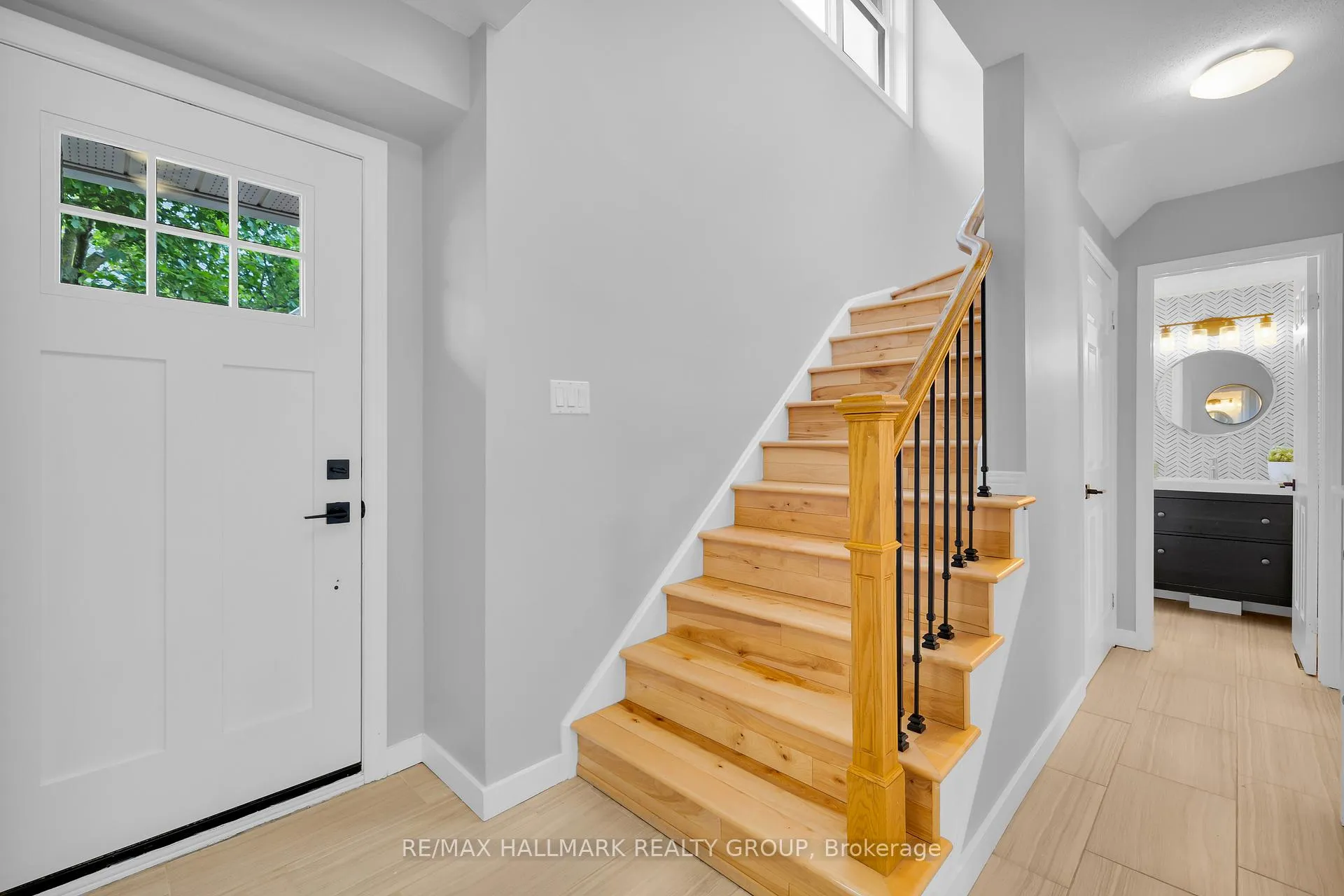 Photo 5 of 1089 Chablis Park, Ottawa, Convent Glen — HOMEH