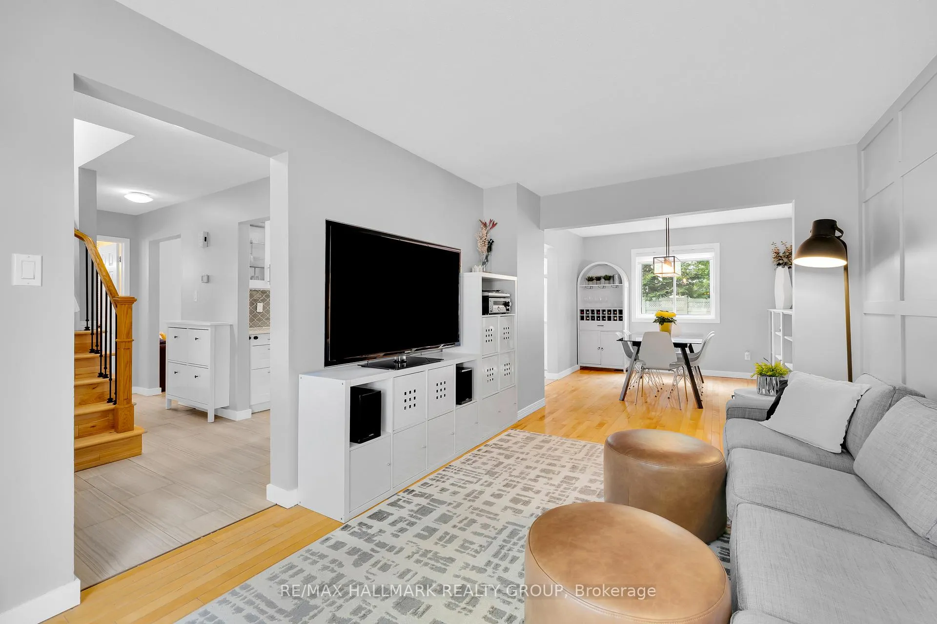 Photo 6 of 1089 Chablis Park, Ottawa, Convent Glen — HOMEH