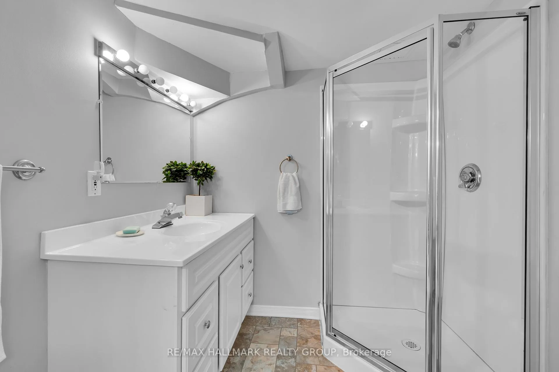 Photo 43 of 1089 Chablis Park, Ottawa, Convent Glen — HOMEH
