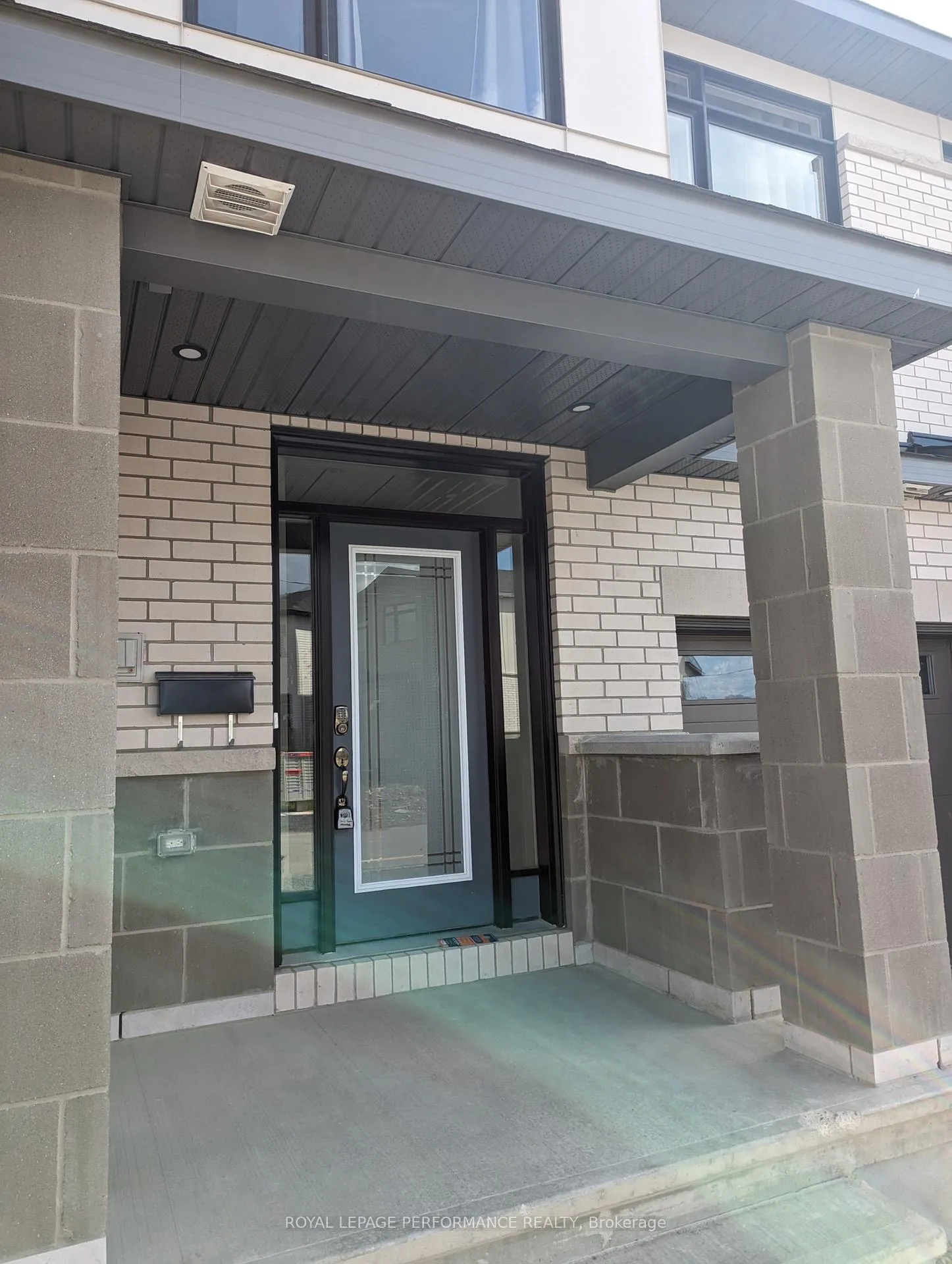 Photo 2 of 301 Monticello Avenue, Ottawa, Kanata - Emerald Meadows/Trailwest — HOMEH