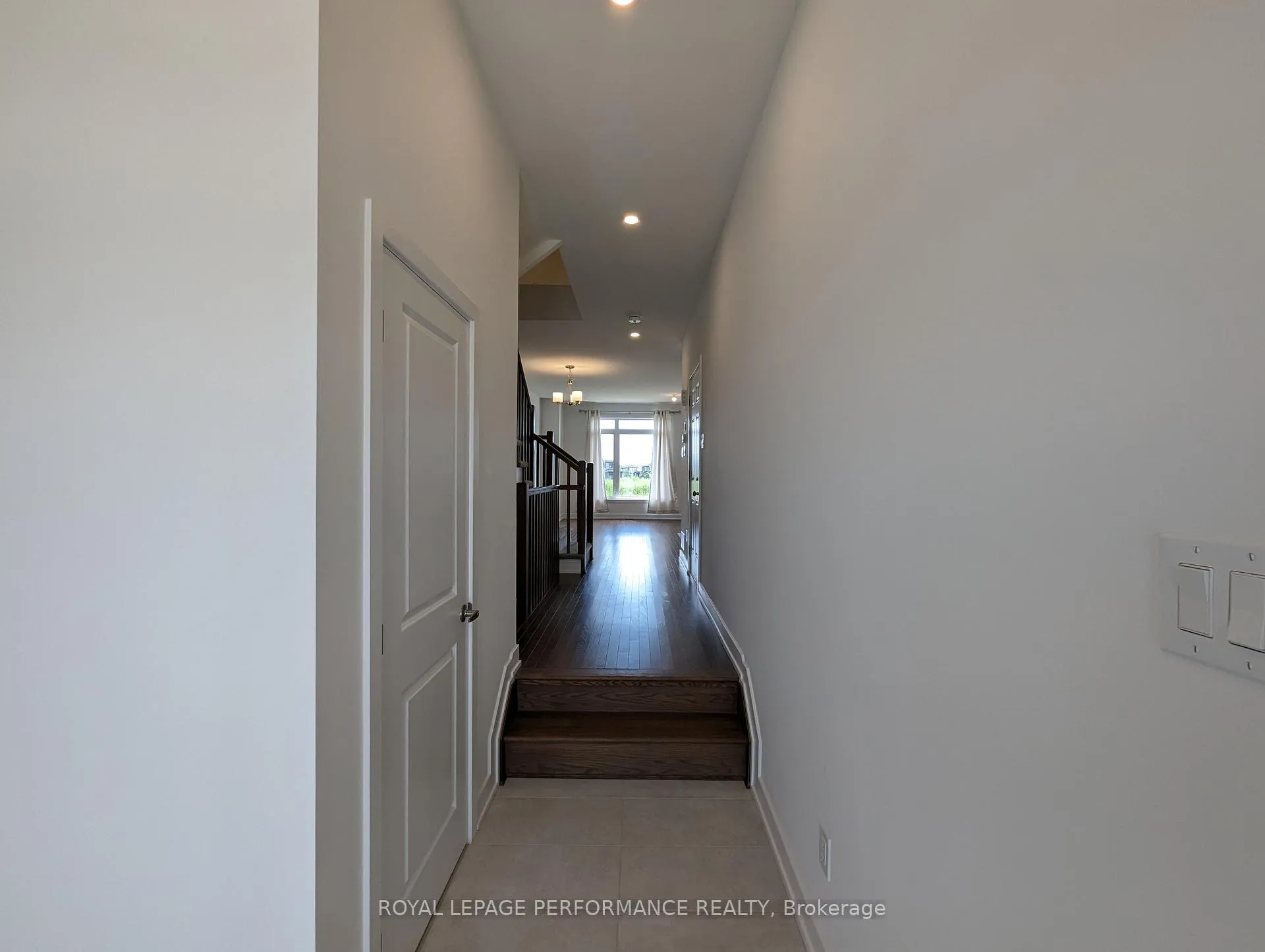 Photo 3 of 301 Monticello Avenue, Ottawa, Kanata - Emerald Meadows/Trailwest — HOMEH