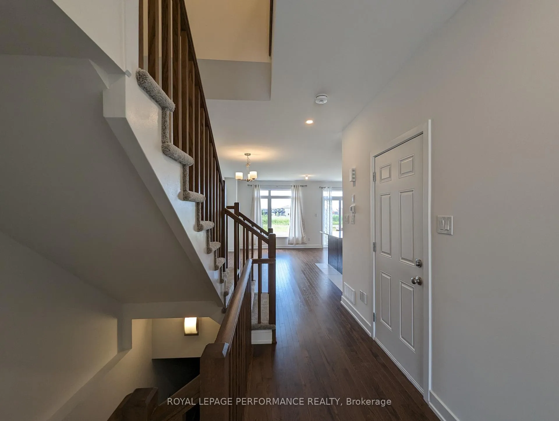 Photo 4 of 301 Monticello Avenue, Ottawa, Kanata - Emerald Meadows/Trailwest — HOMEH