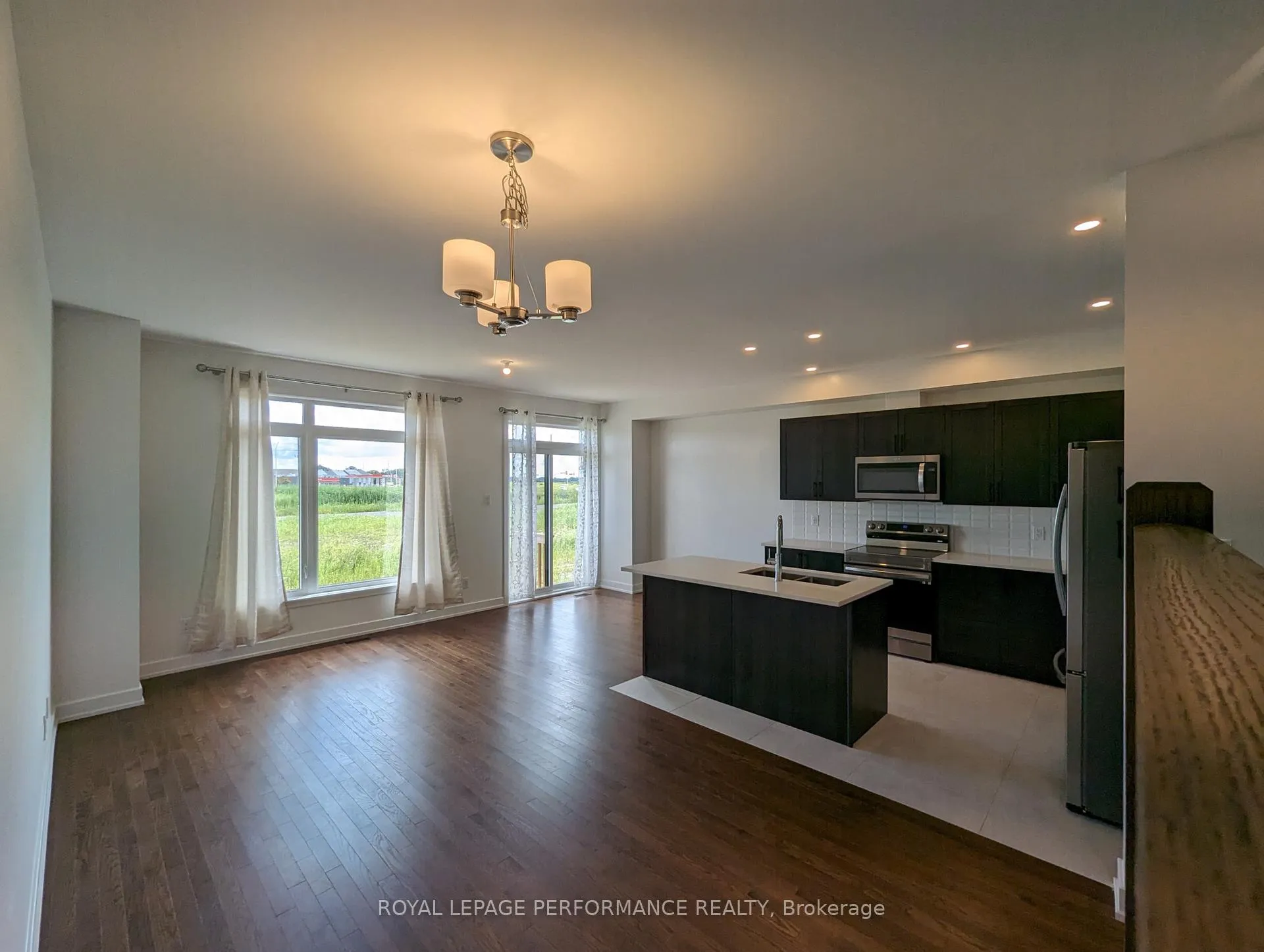 Photo 6 of 301 Monticello Avenue, Ottawa, Kanata - Emerald Meadows/Trailwest — HOMEH