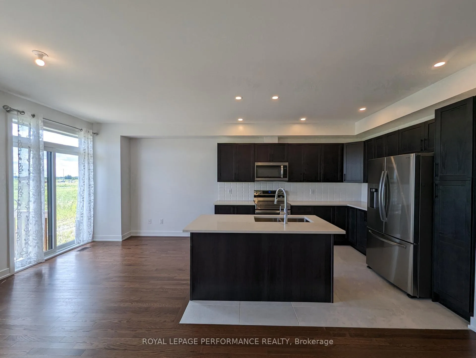 Photo 7 of 301 Monticello Avenue, Ottawa, Kanata - Emerald Meadows/Trailwest — HOMEH