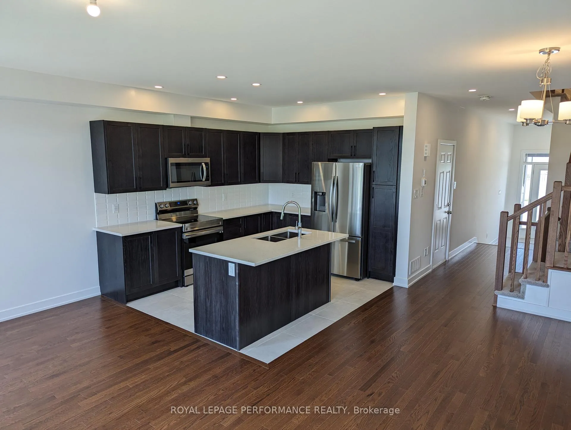 Photo 8 of 301 Monticello Avenue, Ottawa, Kanata - Emerald Meadows/Trailwest — HOMEH