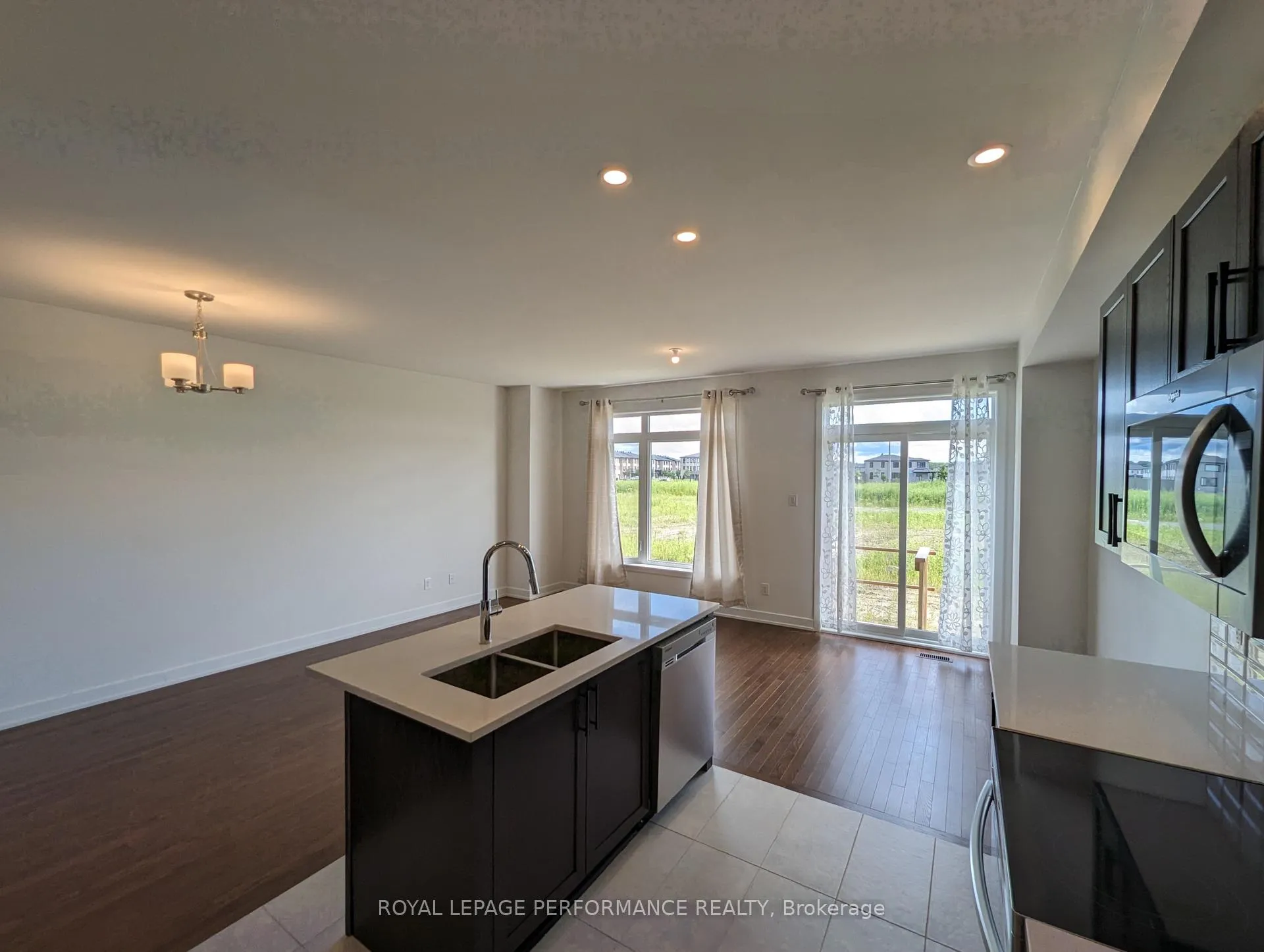 Photo 11 of 301 Monticello Avenue, Ottawa, Kanata - Emerald Meadows/Trailwest — HOMEH