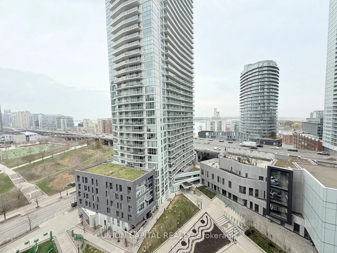 Photo 3 of Unit 1502, 85 Queens Wharf Road, Toronto, Waterfront Communities — HOMEH