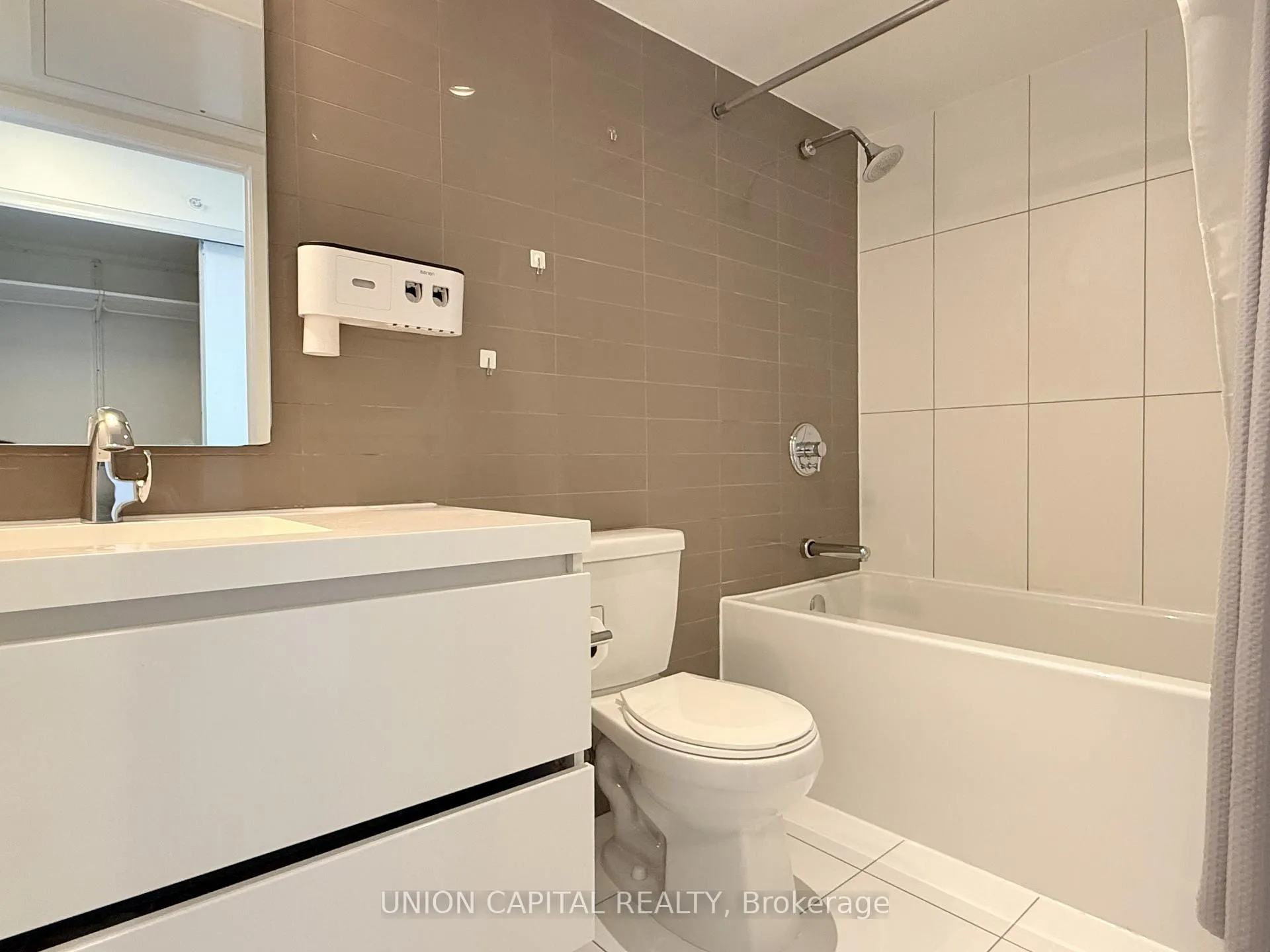 Photo 10 of Unit 1502, 85 Queens Wharf Road, Toronto, Waterfront Communities — HOMEH