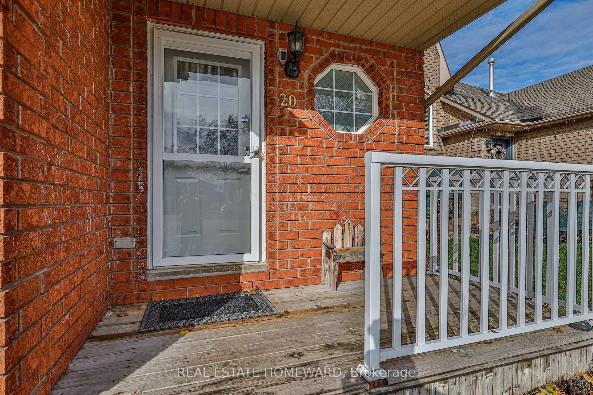 Photo 3 of 20 Masters Drive, Barrie, East Bayfield — HOMEH