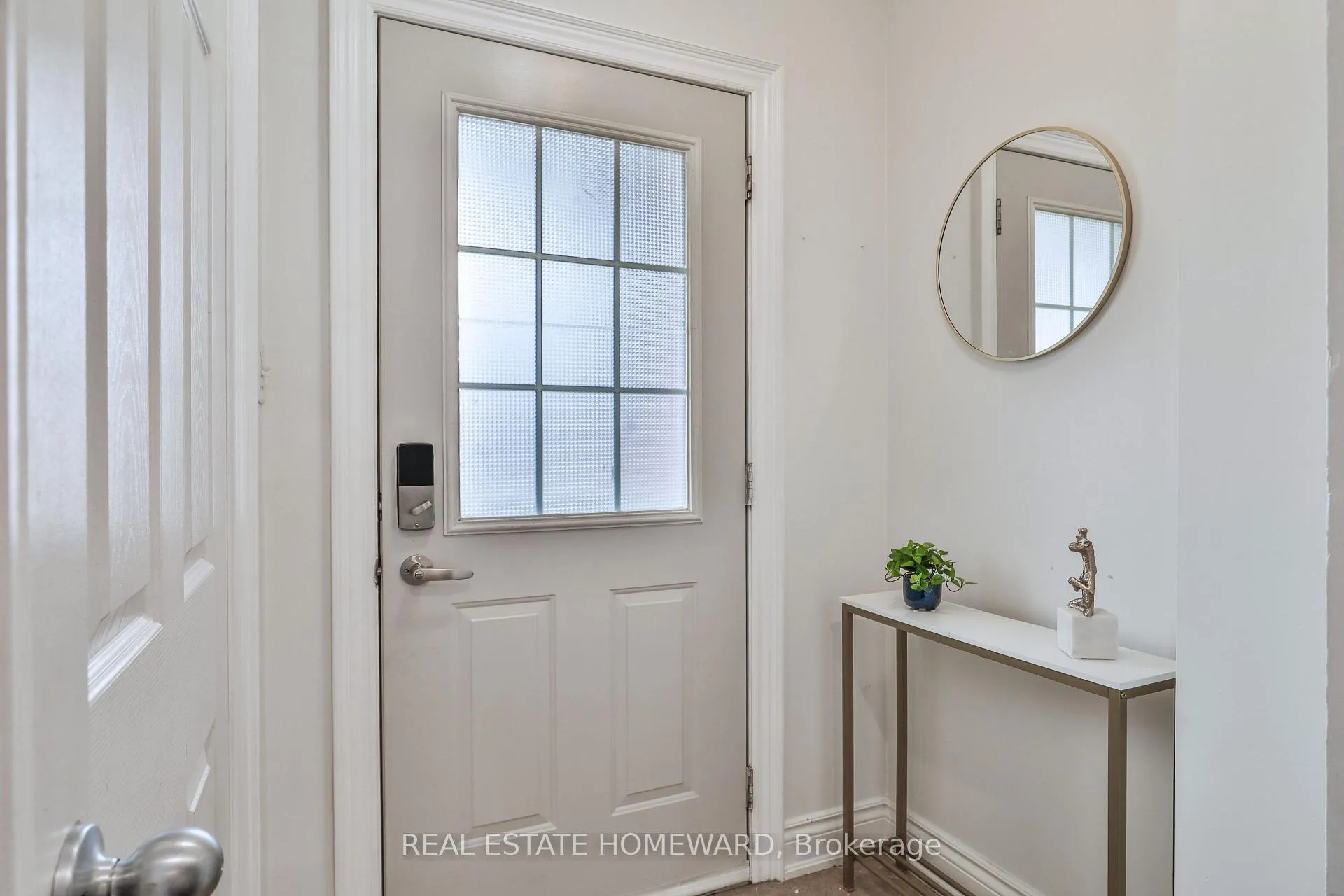 Photo 4 of 20 Masters Drive, Barrie, East Bayfield — HOMEH