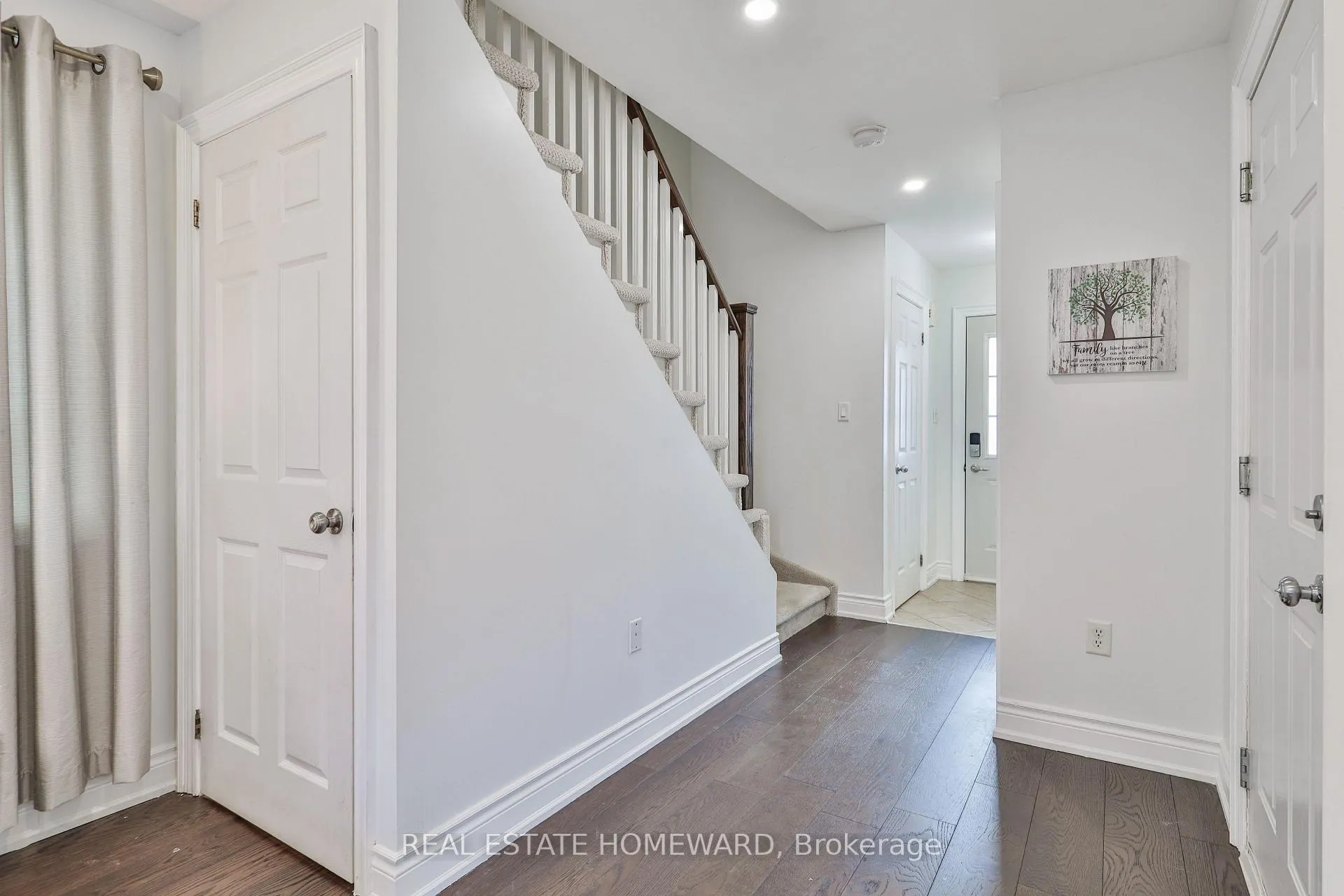 Photo 7 of 20 Masters Drive, Barrie, East Bayfield — HOMEH
