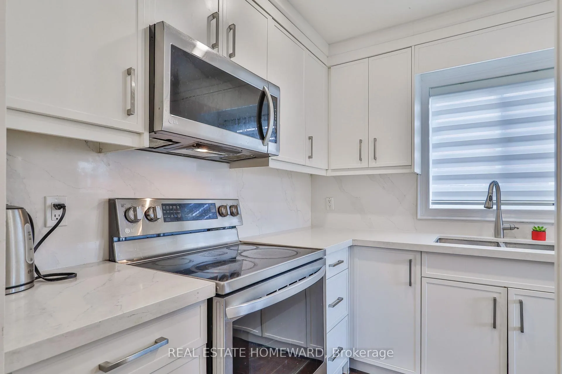 Photo 9 of 20 Masters Drive, Barrie, East Bayfield — HOMEH