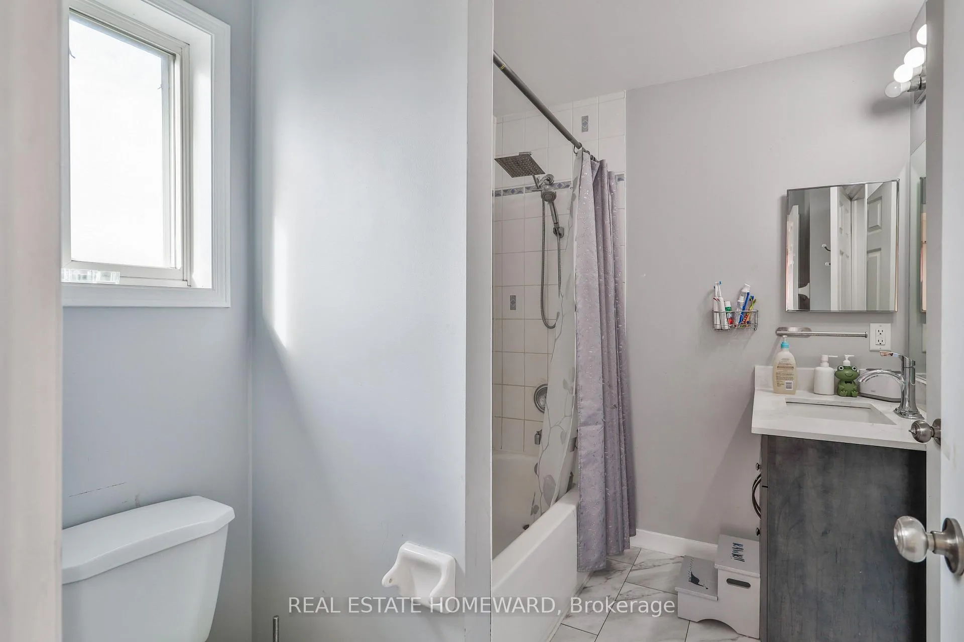 Photo 22 of 20 Masters Drive, Barrie, East Bayfield — HOMEH