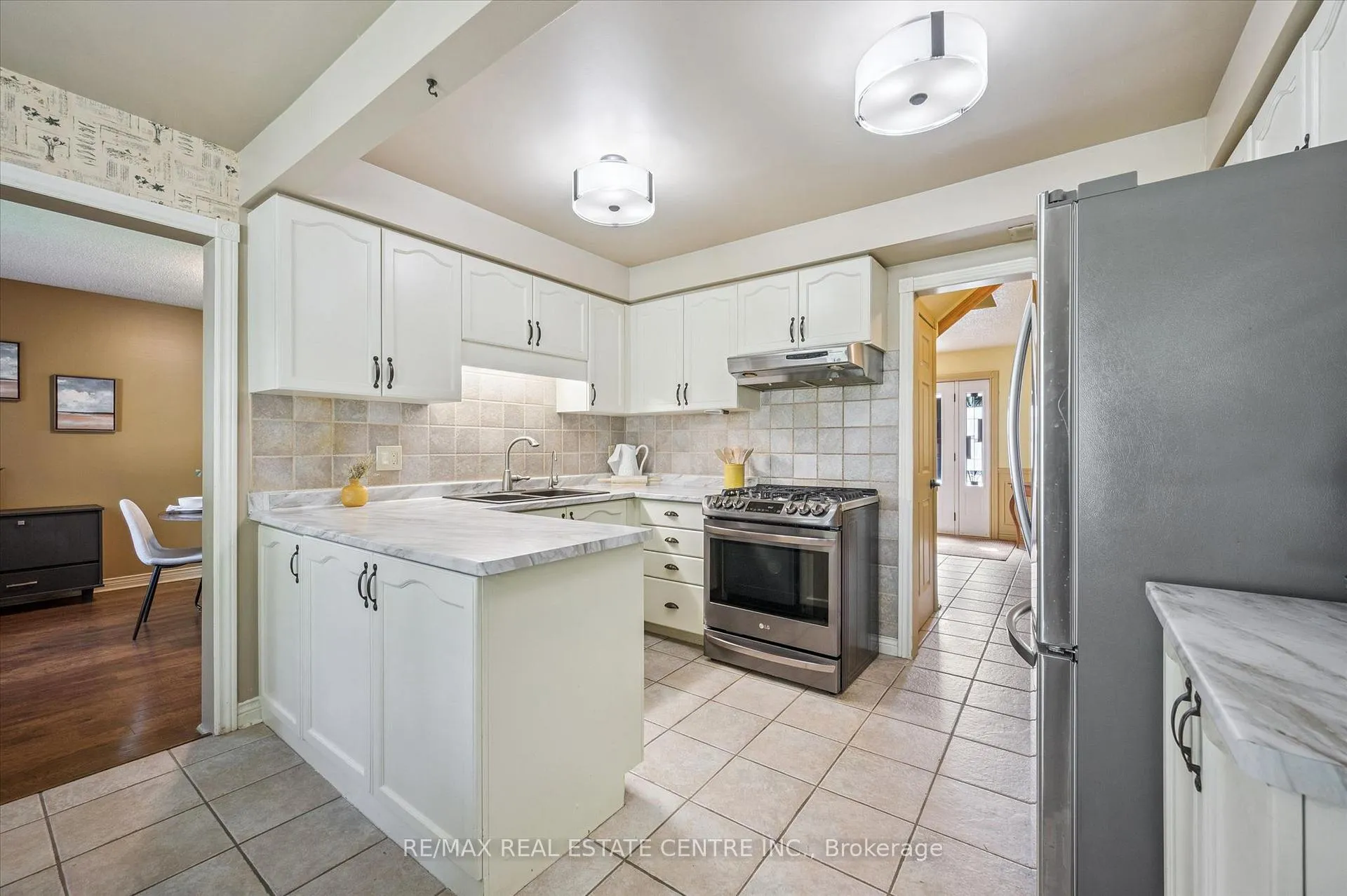 Photo 10 of 40 Beasley Crescent, Waterloo — HOMEH