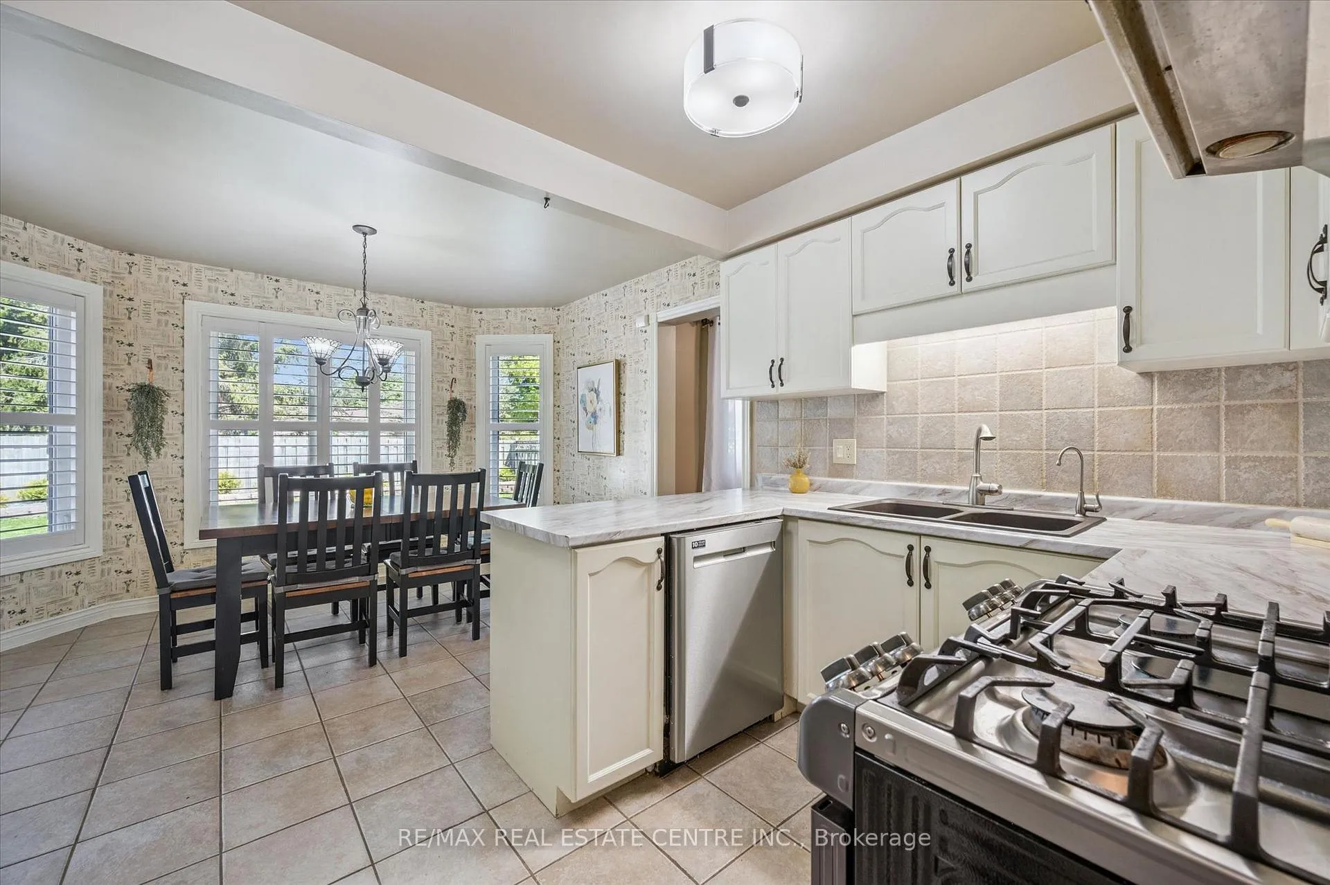 Photo 11 of 40 Beasley Crescent, Waterloo — HOMEH