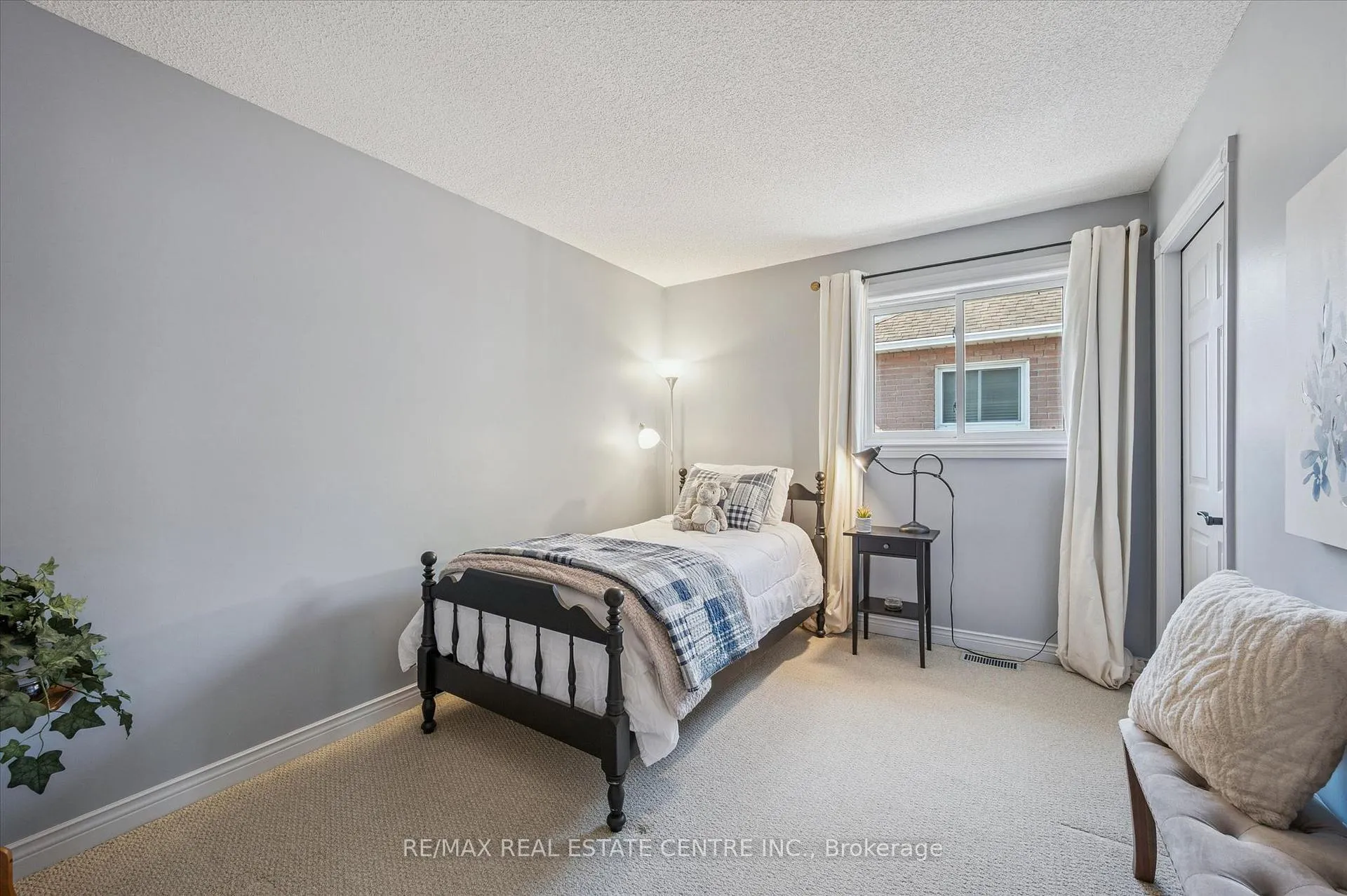 Photo 23 of 40 Beasley Crescent, Waterloo — HOMEH