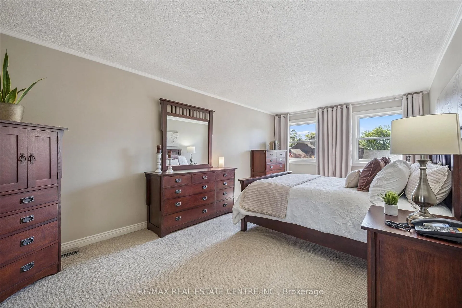 Photo 25 of 40 Beasley Crescent, Waterloo — HOMEH