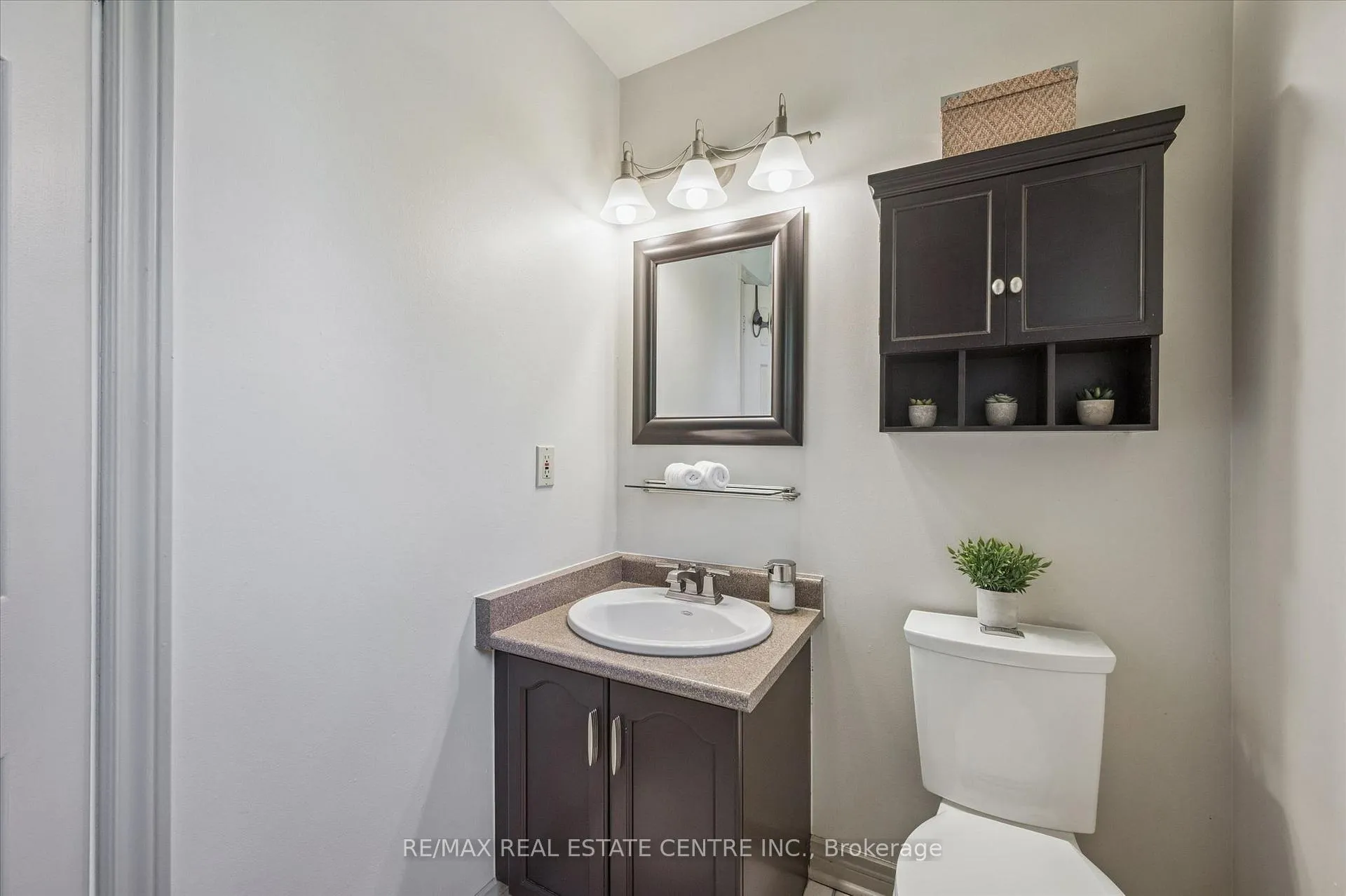 Photo 29 of 40 Beasley Crescent, Waterloo — HOMEH