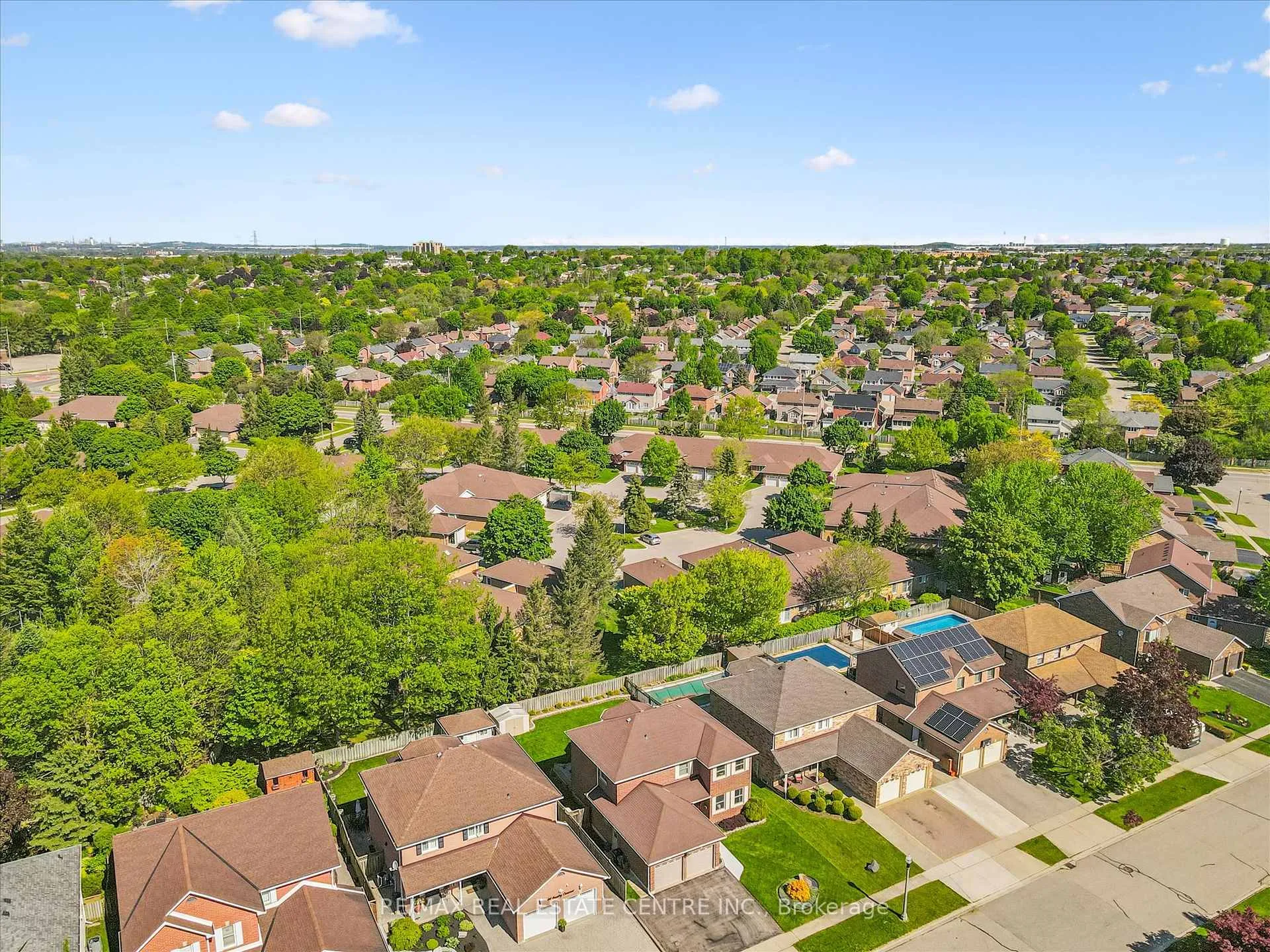 Photo 44 of 40 Beasley Crescent, Waterloo — HOMEH