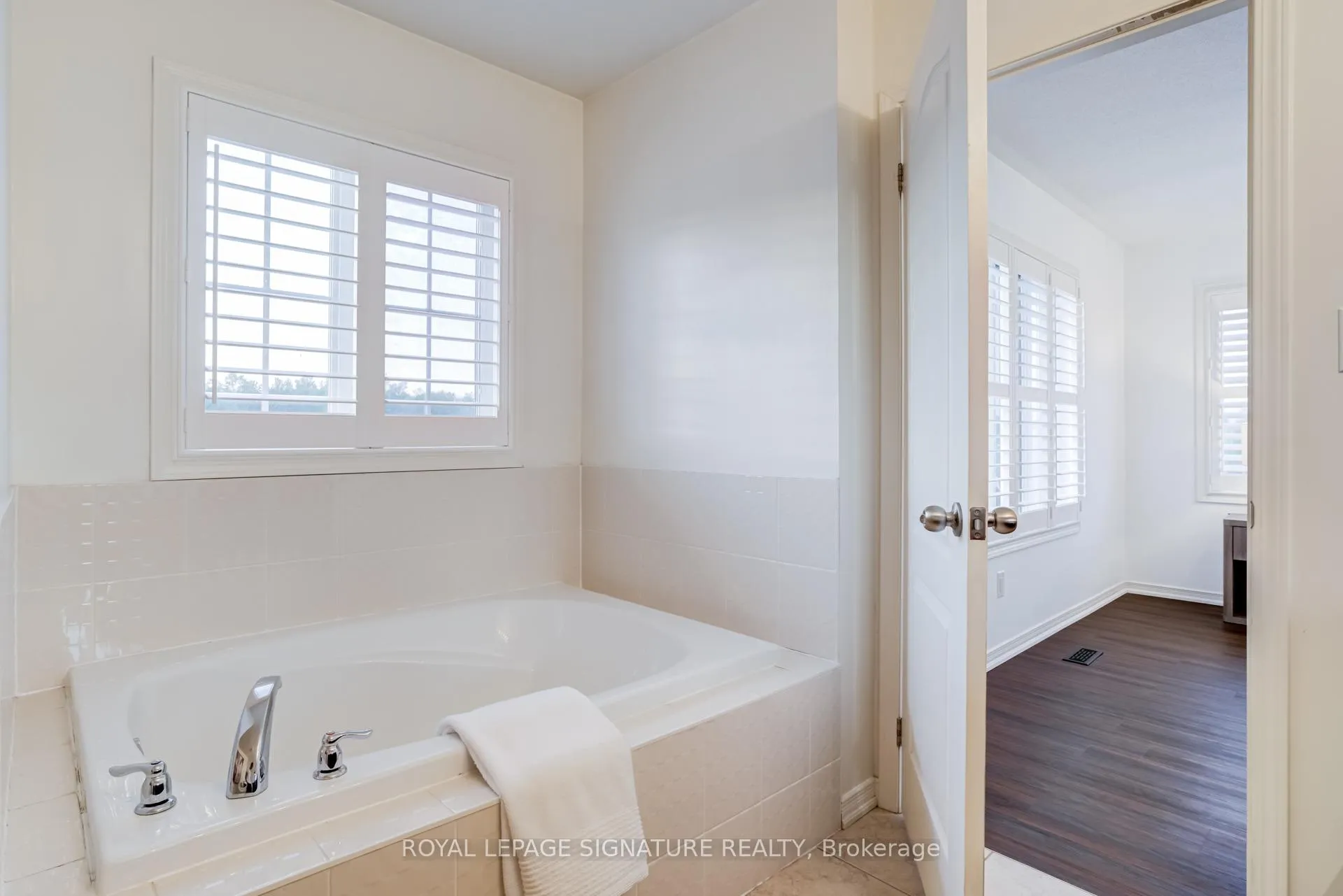 Photo 29 of 60 Ross Wright Avenue, Clarington, Bowmanville — HOMEH