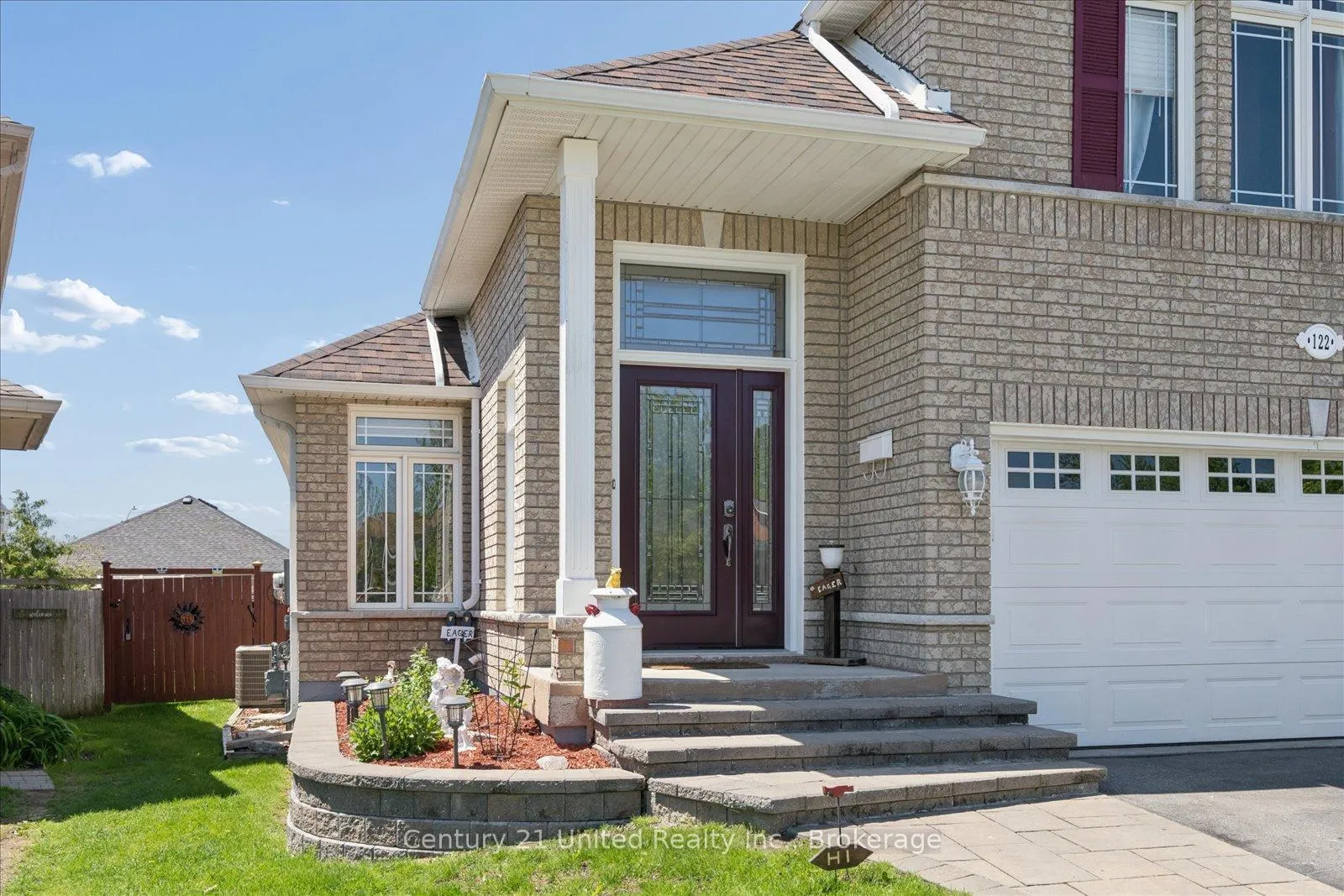 Photo 3 of 122 Parcells Crescent, Peterborough, Otonabee Ward 1 — HOMEH